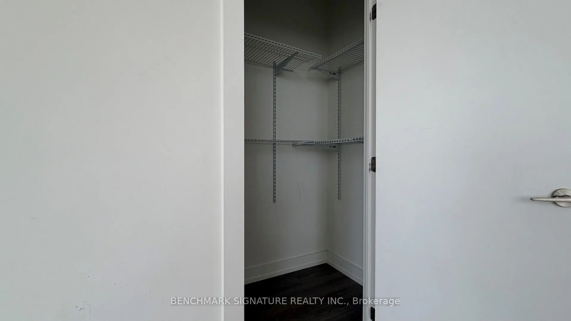 6 Parkwood Avenue #Th106