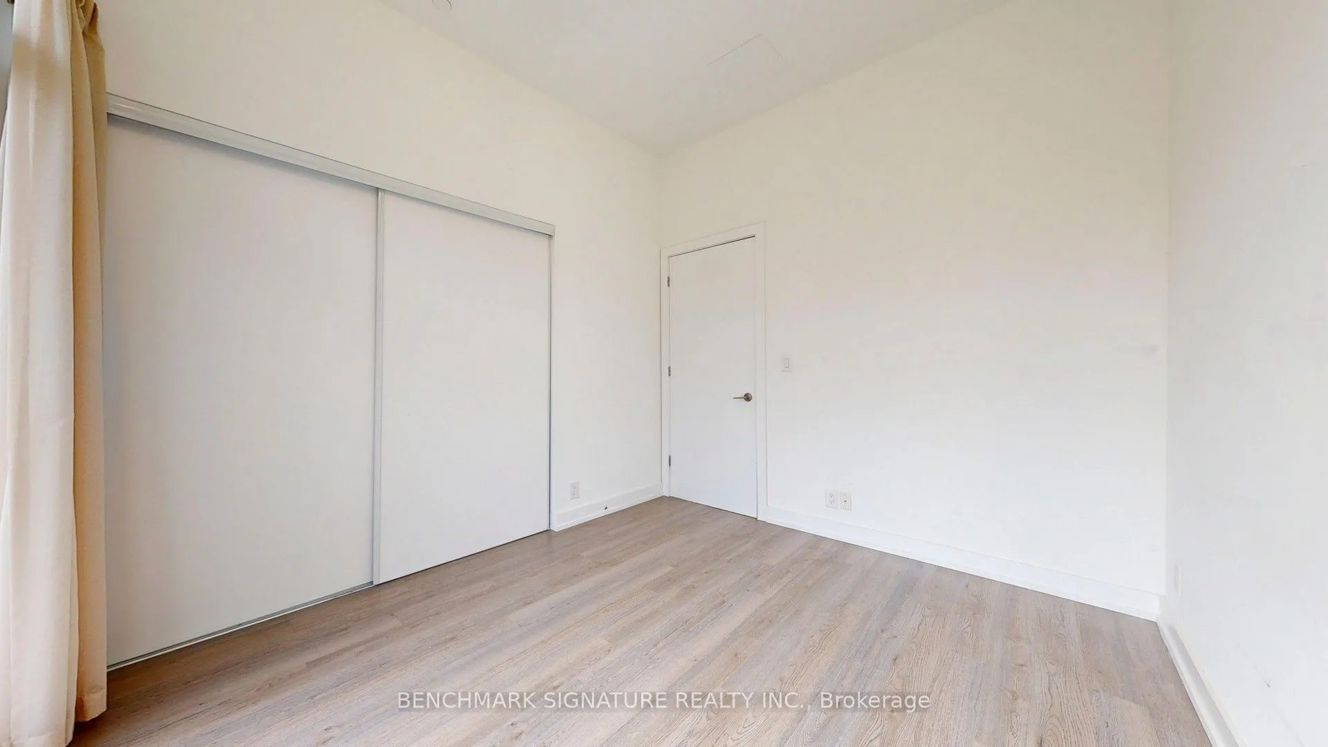 6 Parkwood Avenue #Th106