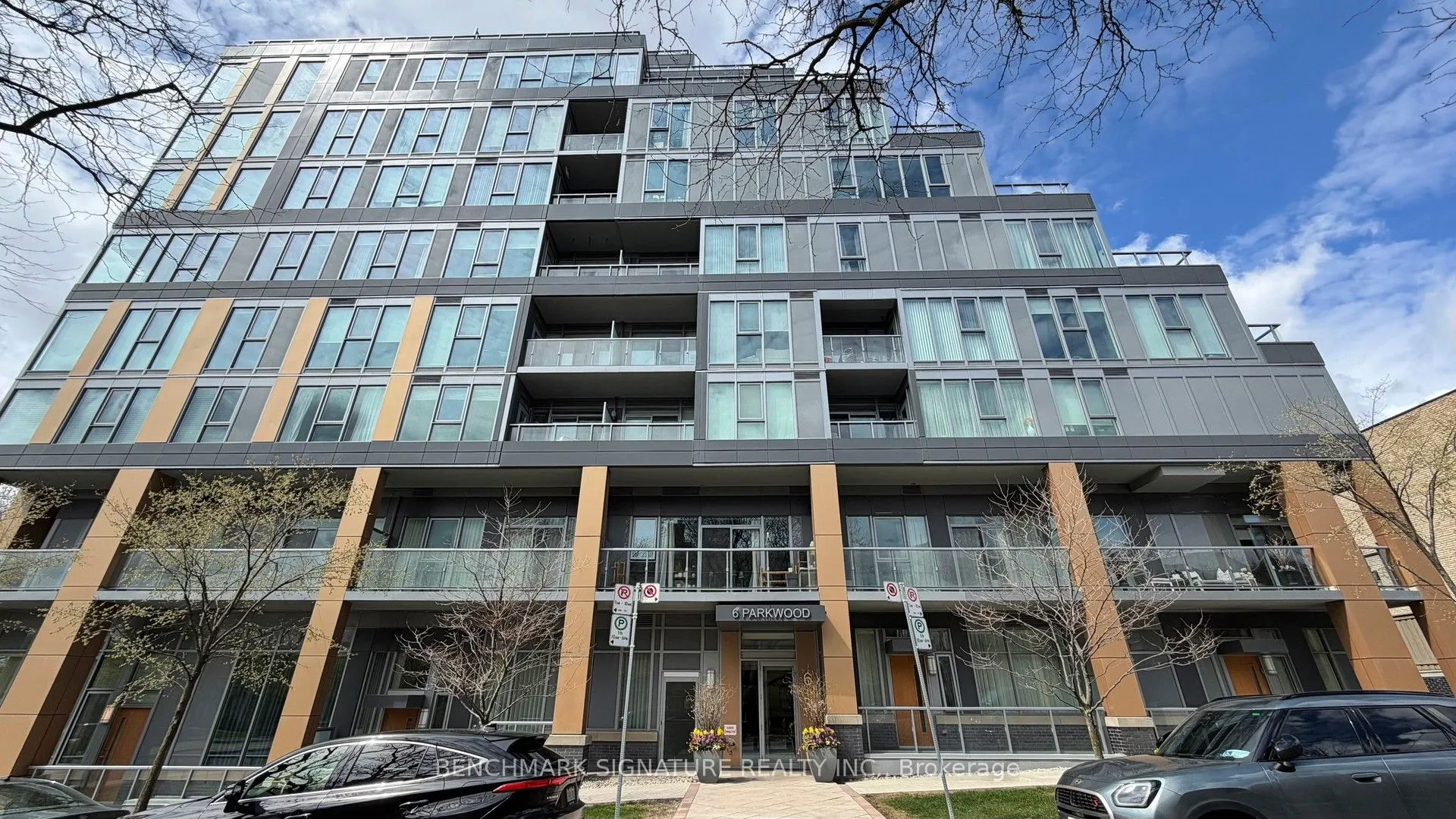 6 Parkwood Avenue #Th106