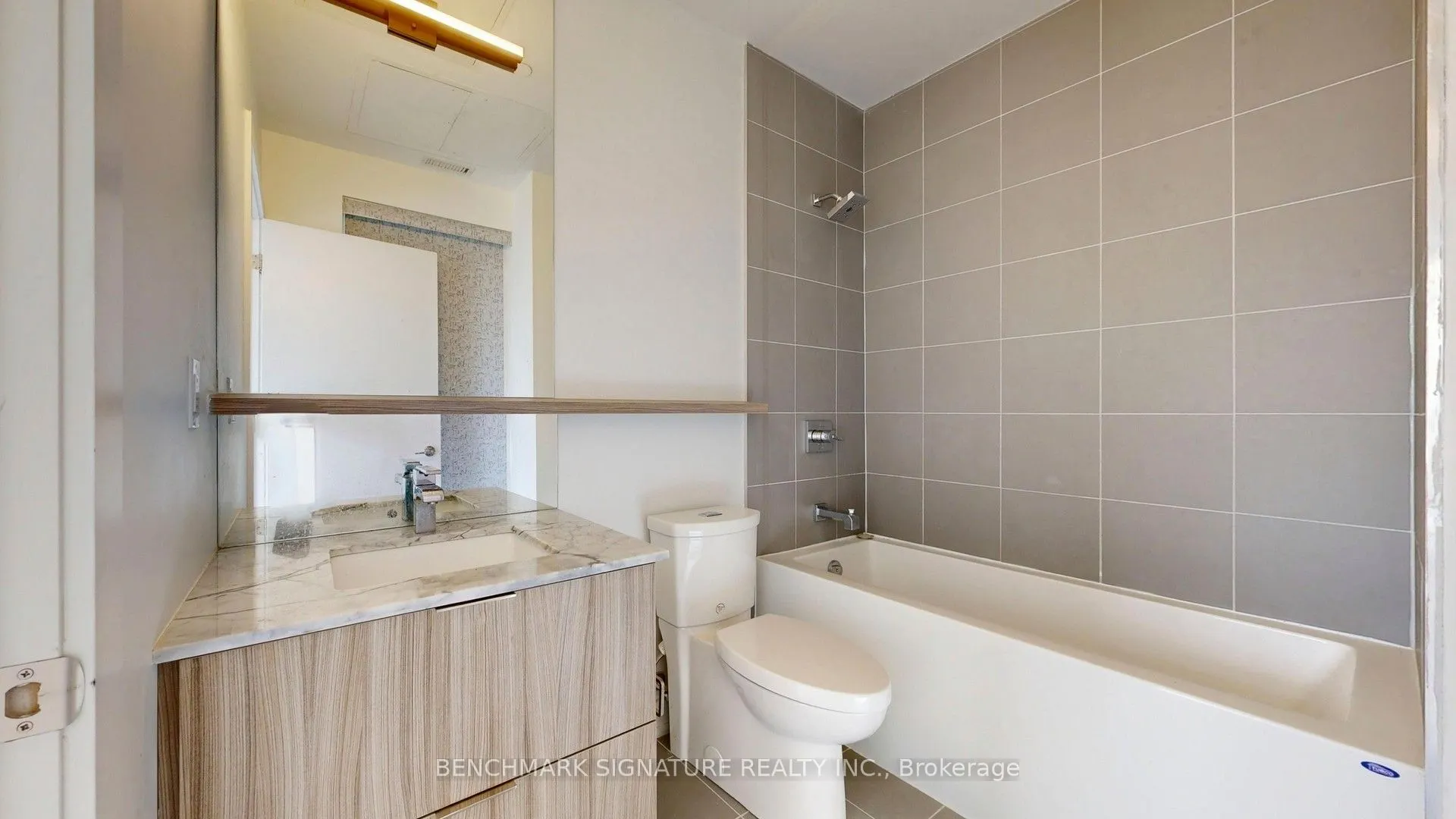 6 Parkwood Avenue #Th106