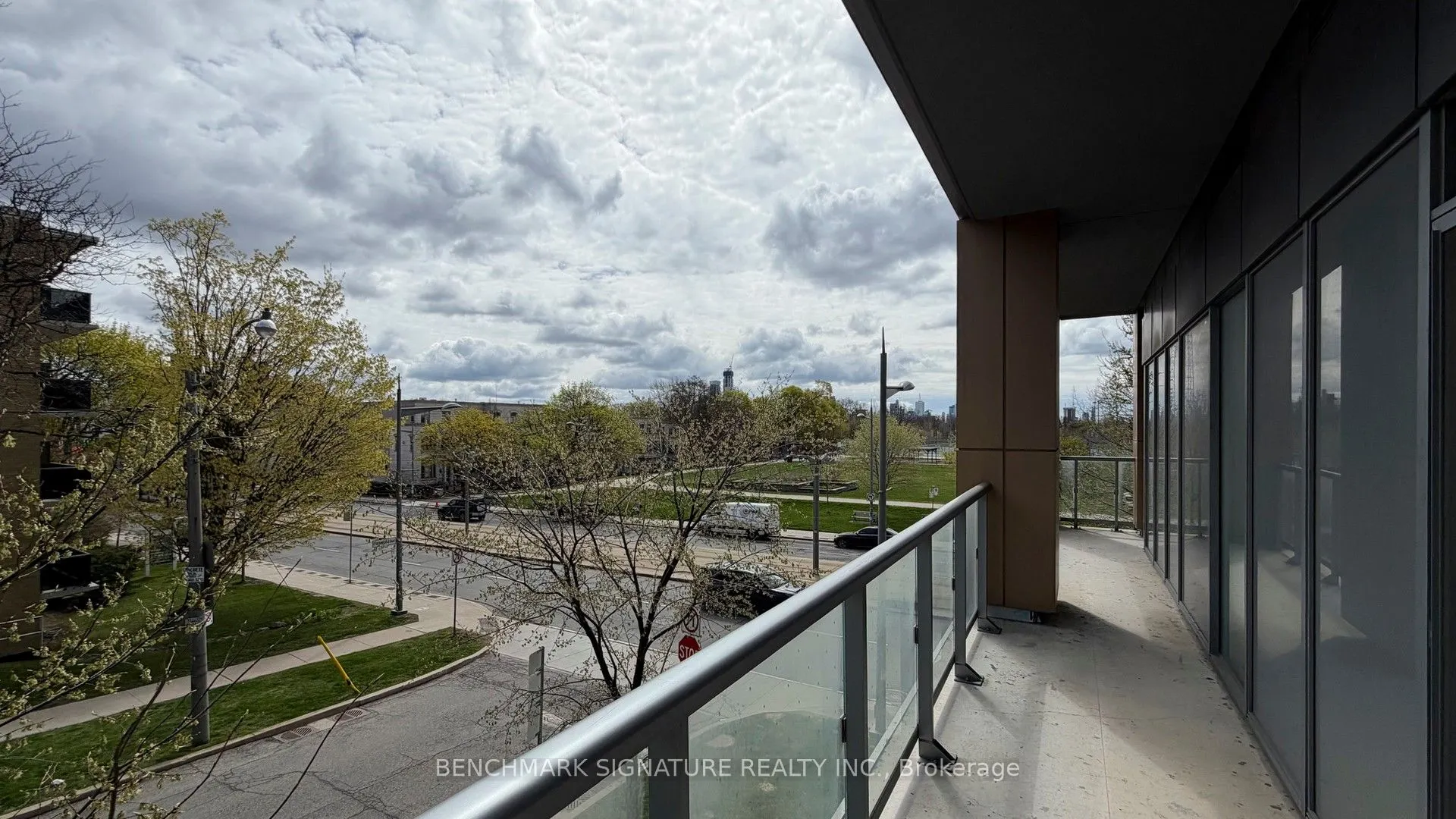 6 Parkwood Avenue #Th106