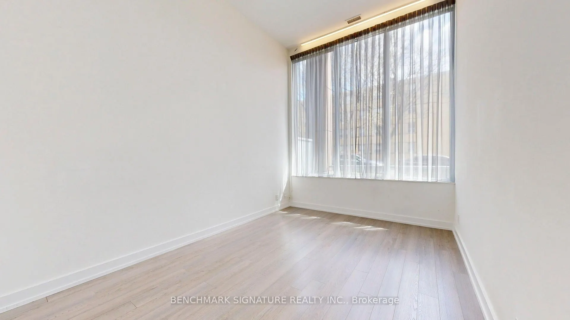 6 Parkwood Avenue #Th106