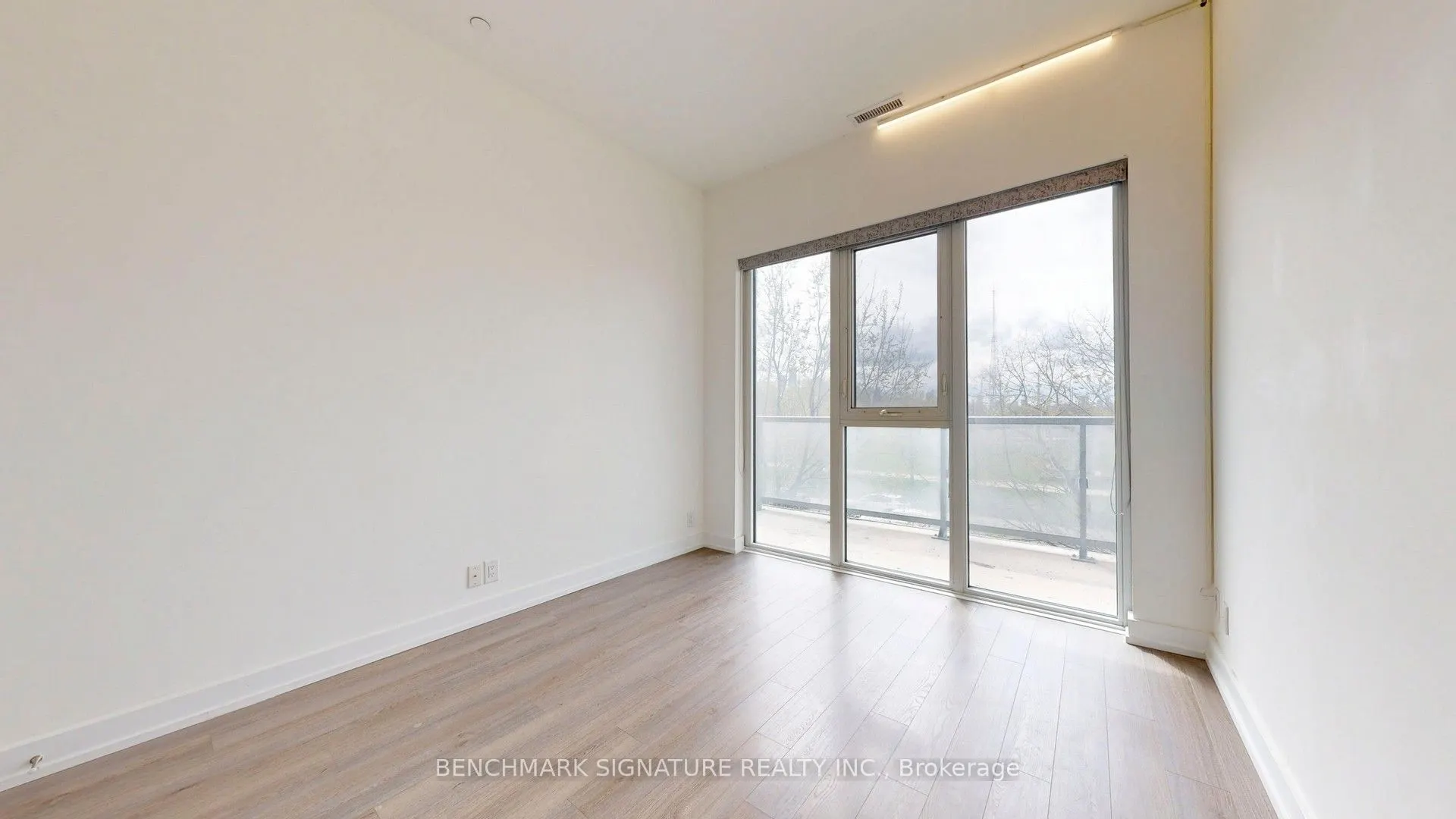 6 Parkwood Avenue #Th106