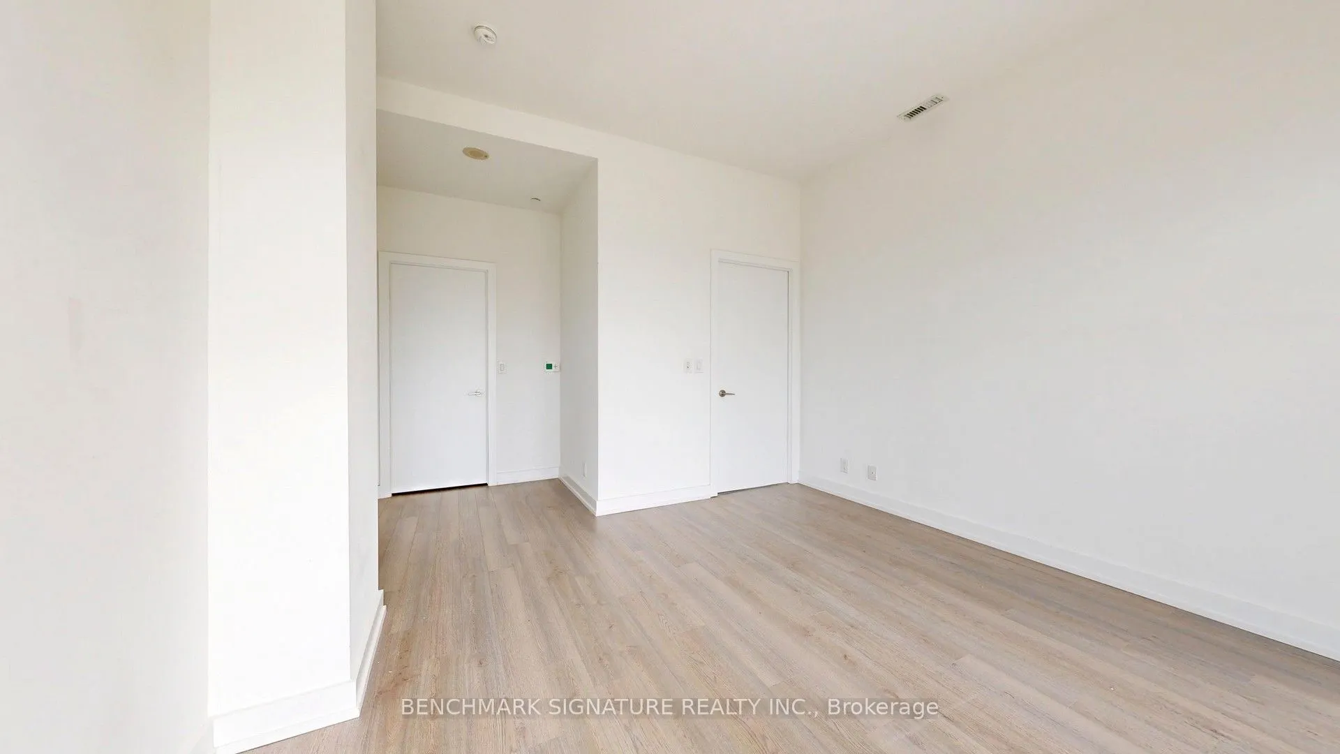 6 Parkwood Avenue #Th106