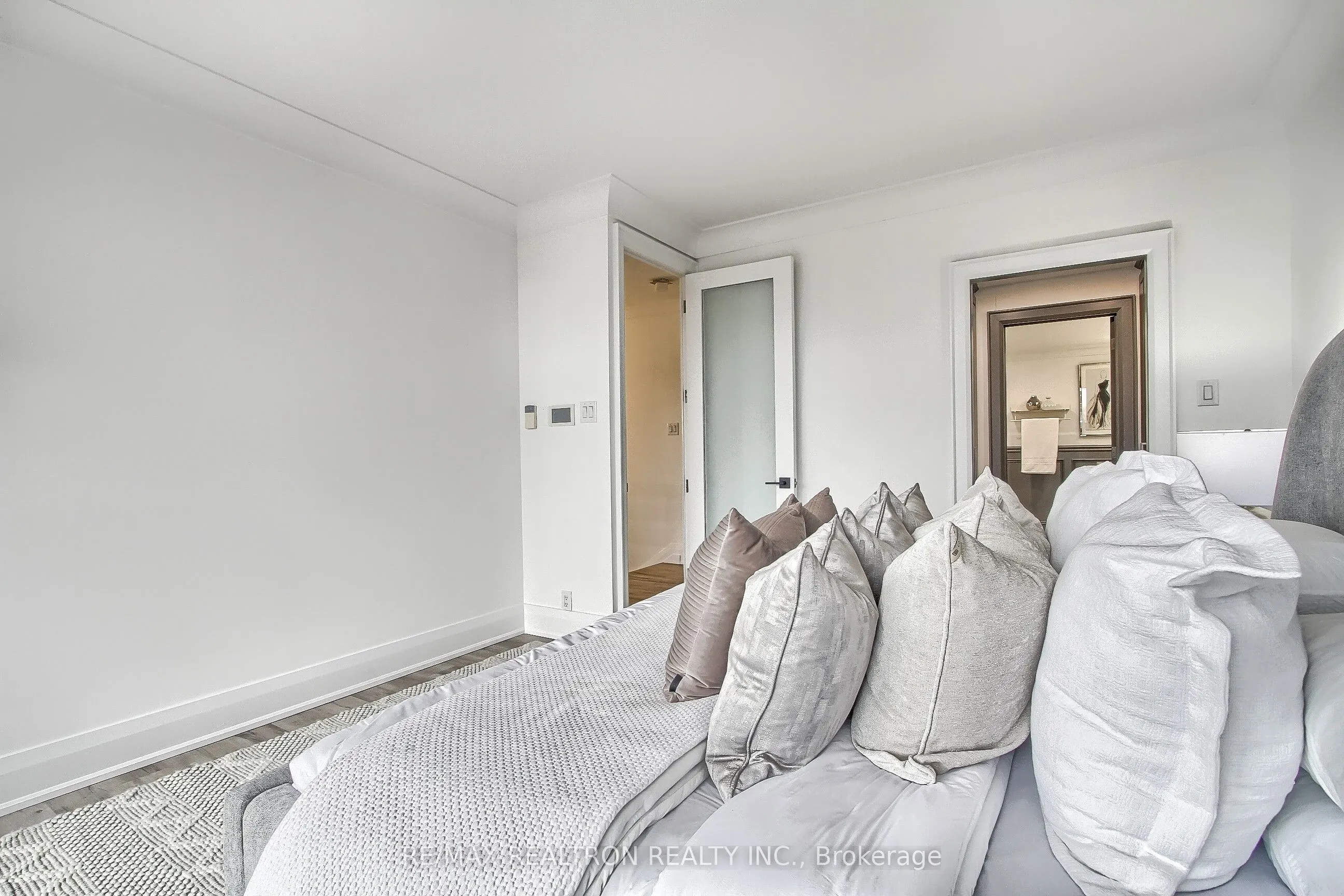 55A Avenue Road #406