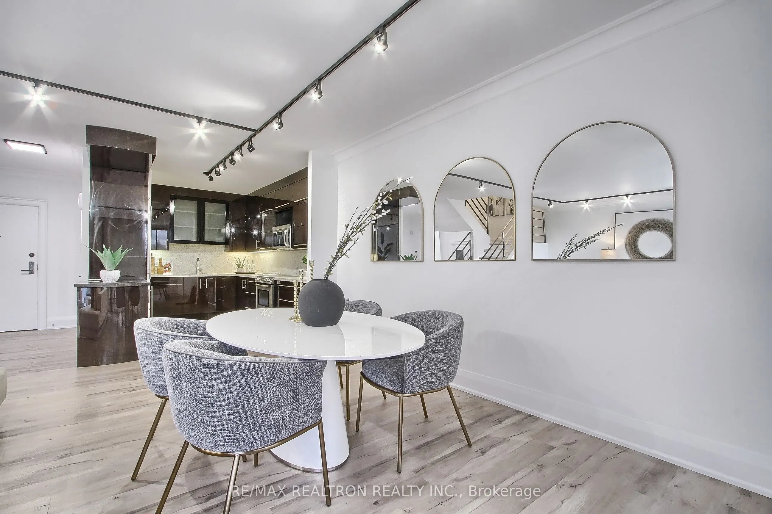 55A Avenue Road #406