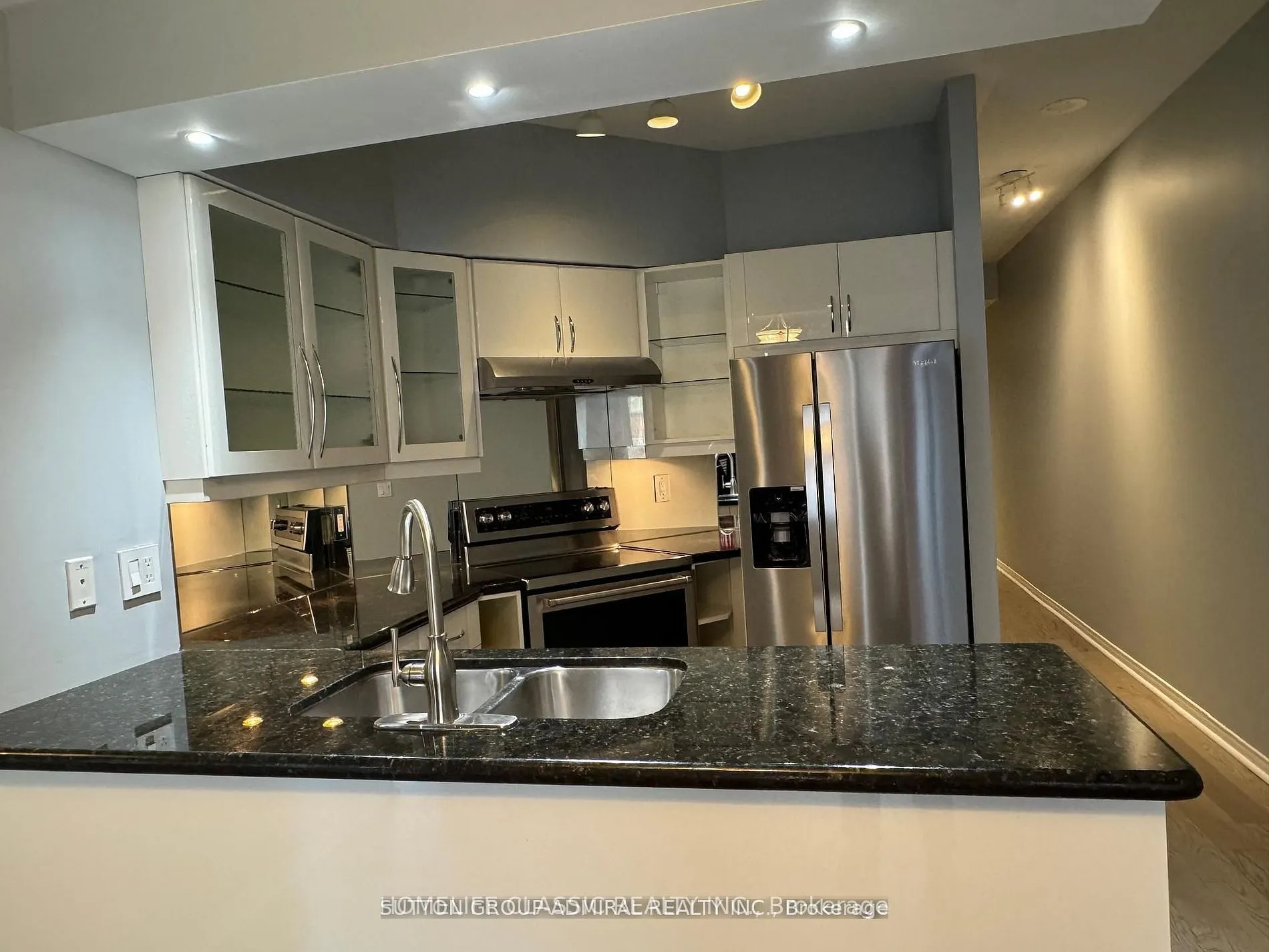 909 Bay Street #905