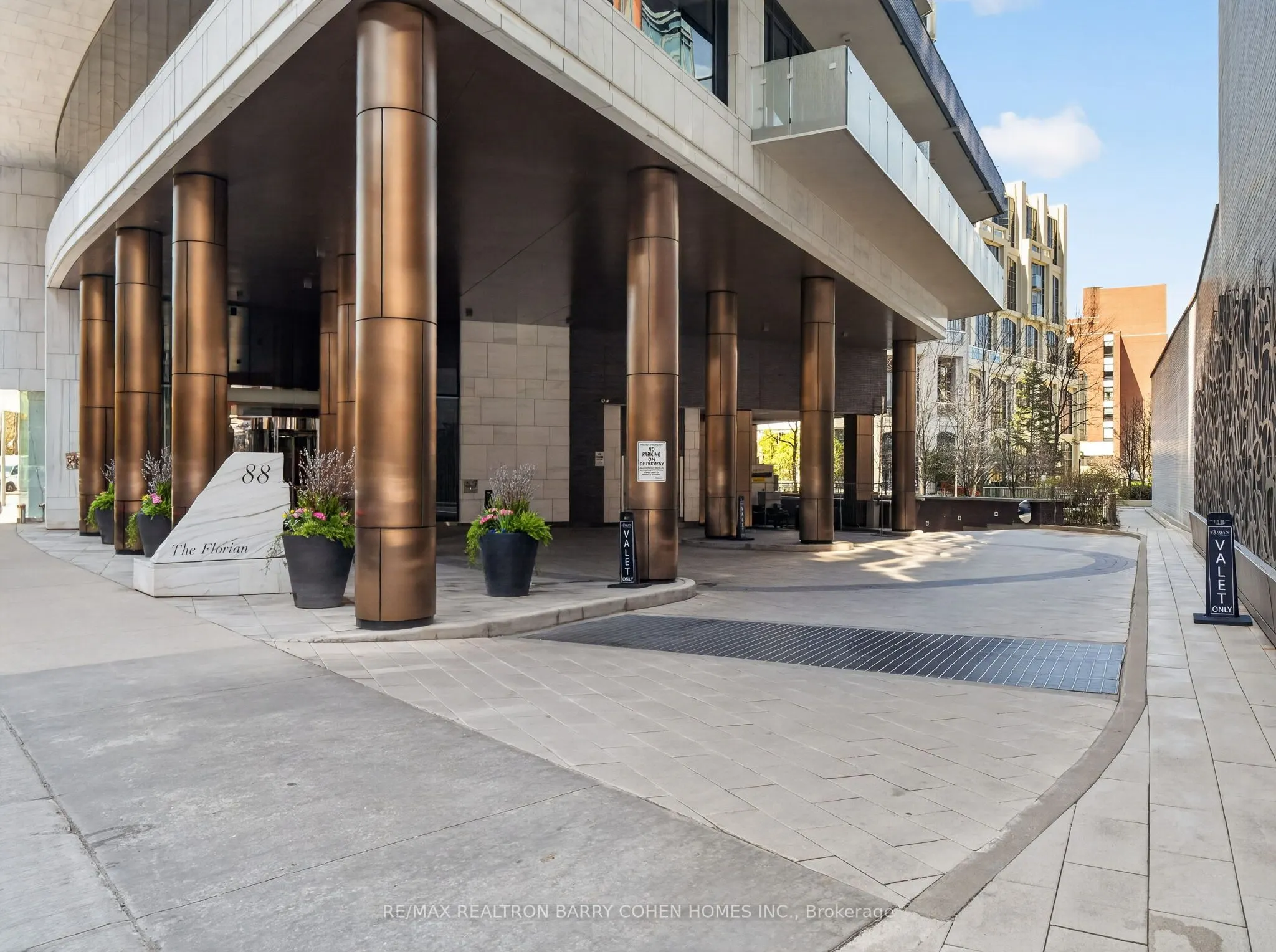 88 Davenport Road #1202