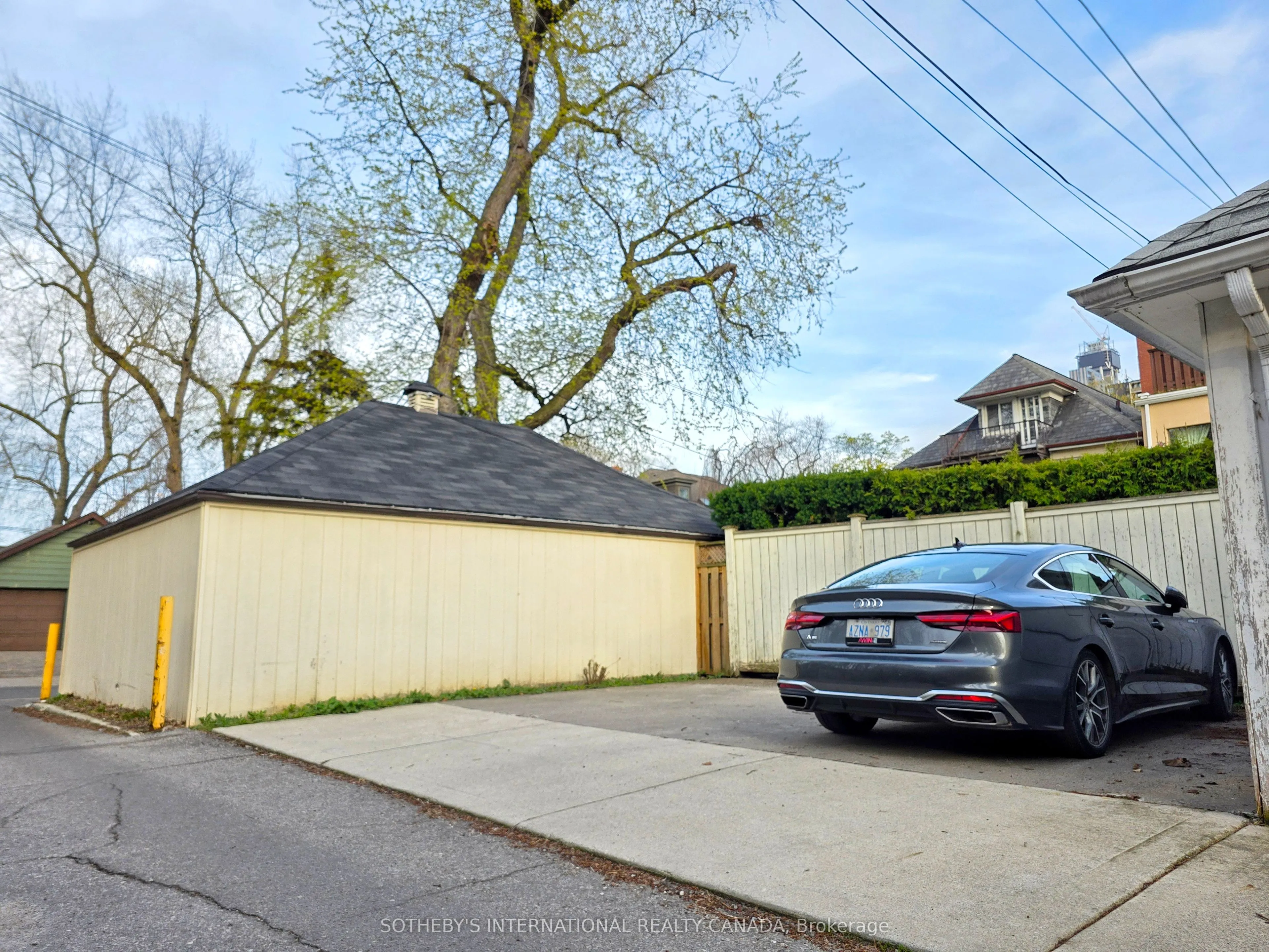 122 MacPherson Avenue