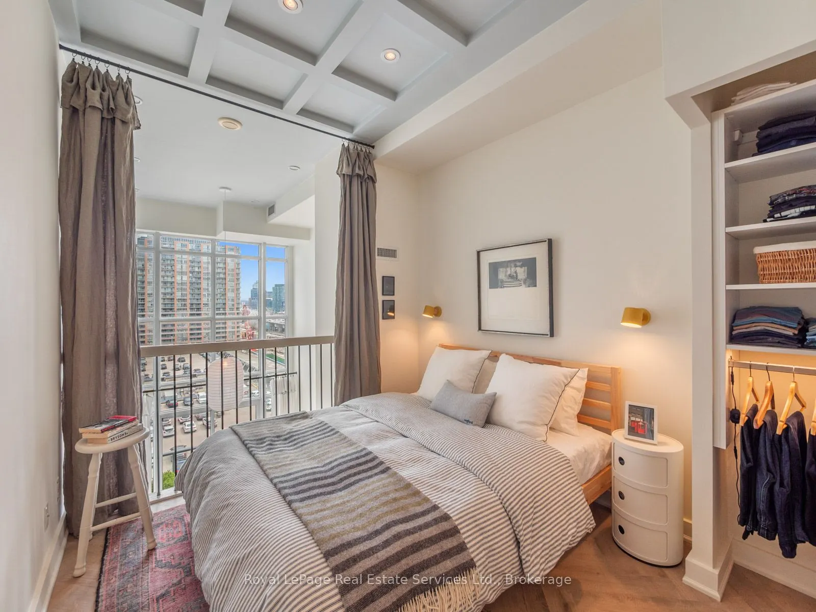 5 Hanna Avenue #729