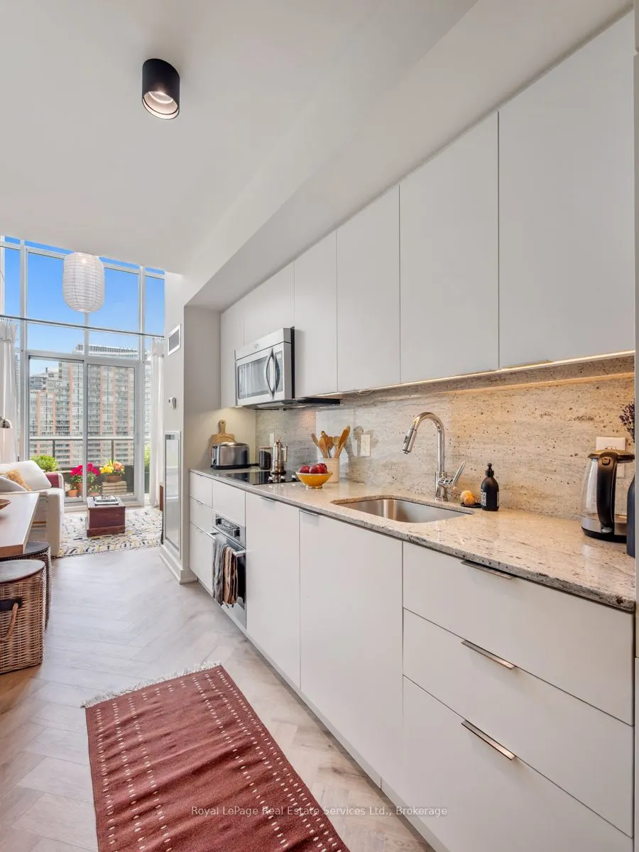 5 Hanna Avenue #729