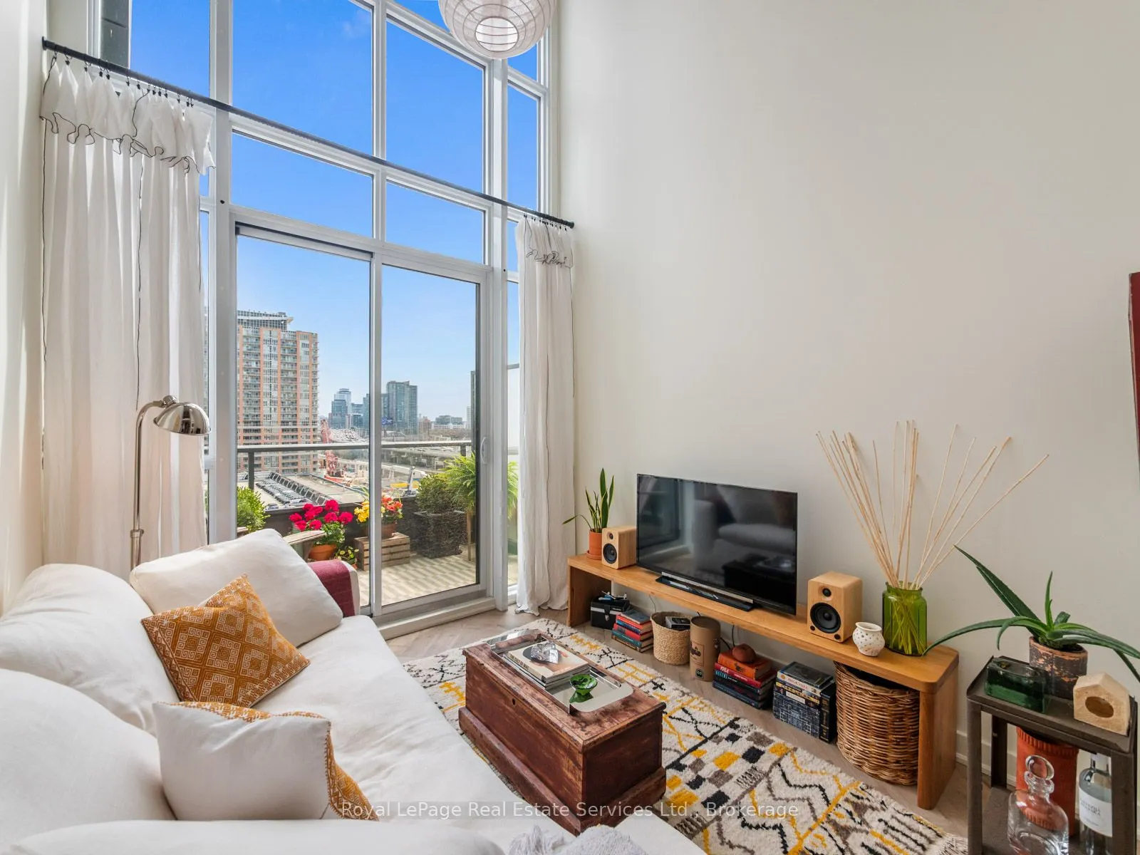 5 Hanna Avenue #729
