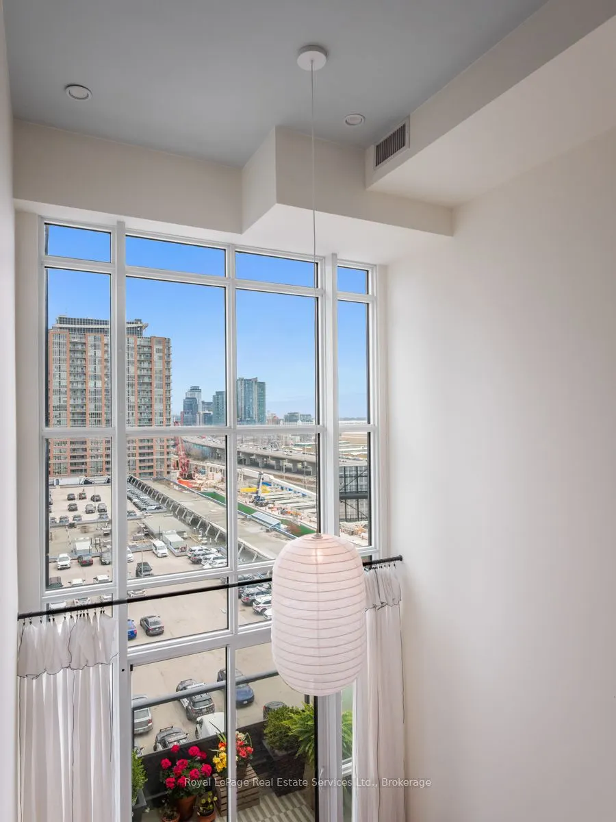 5 Hanna Avenue #729