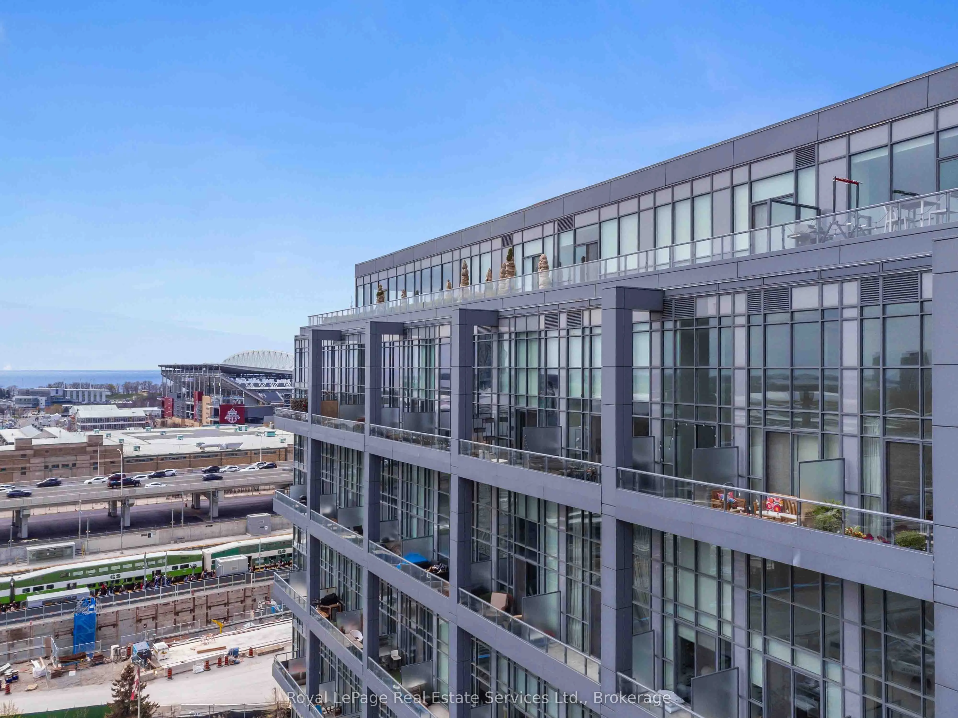 5 Hanna Avenue #729