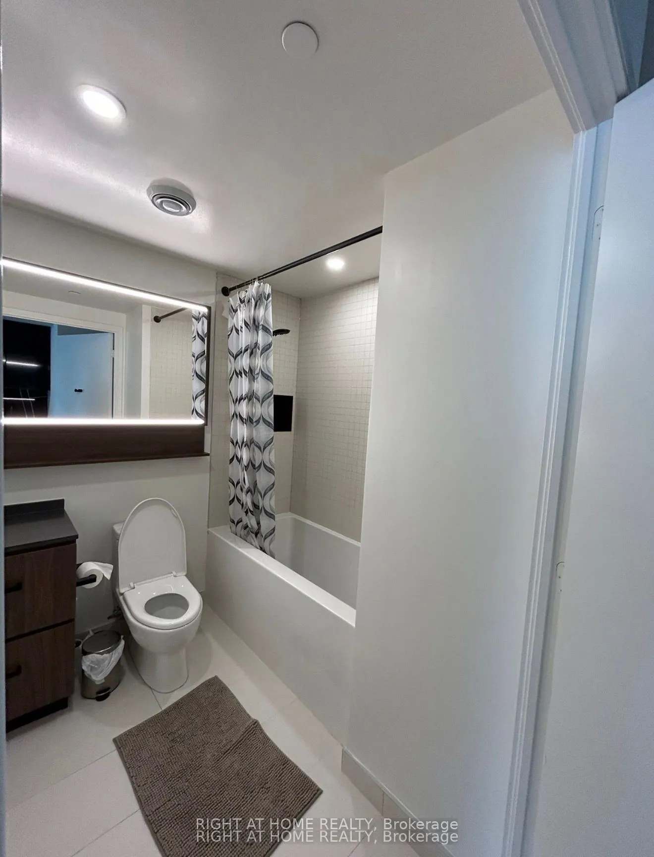 425 Front Street E #516