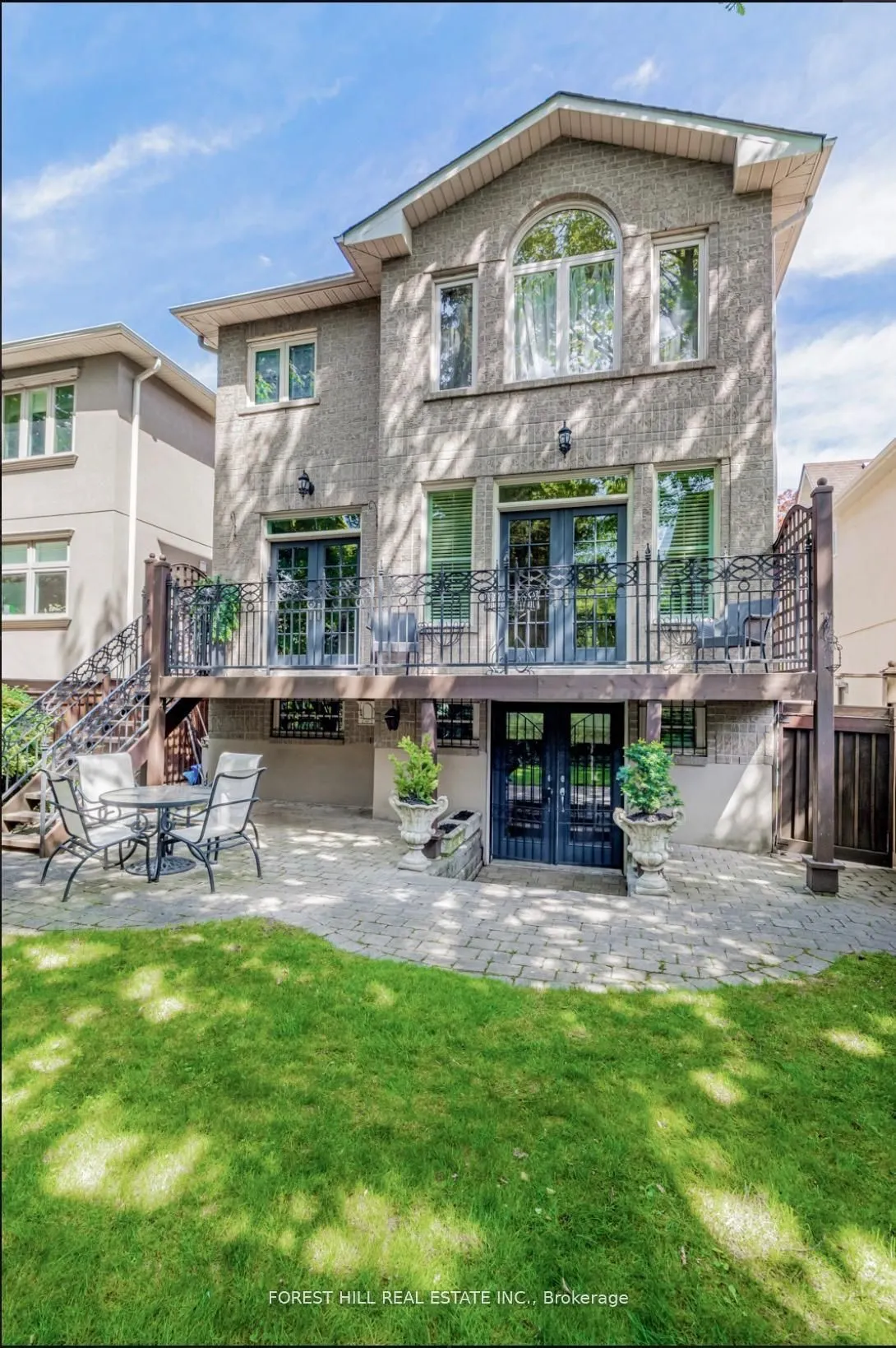 313 Broadway Avenue