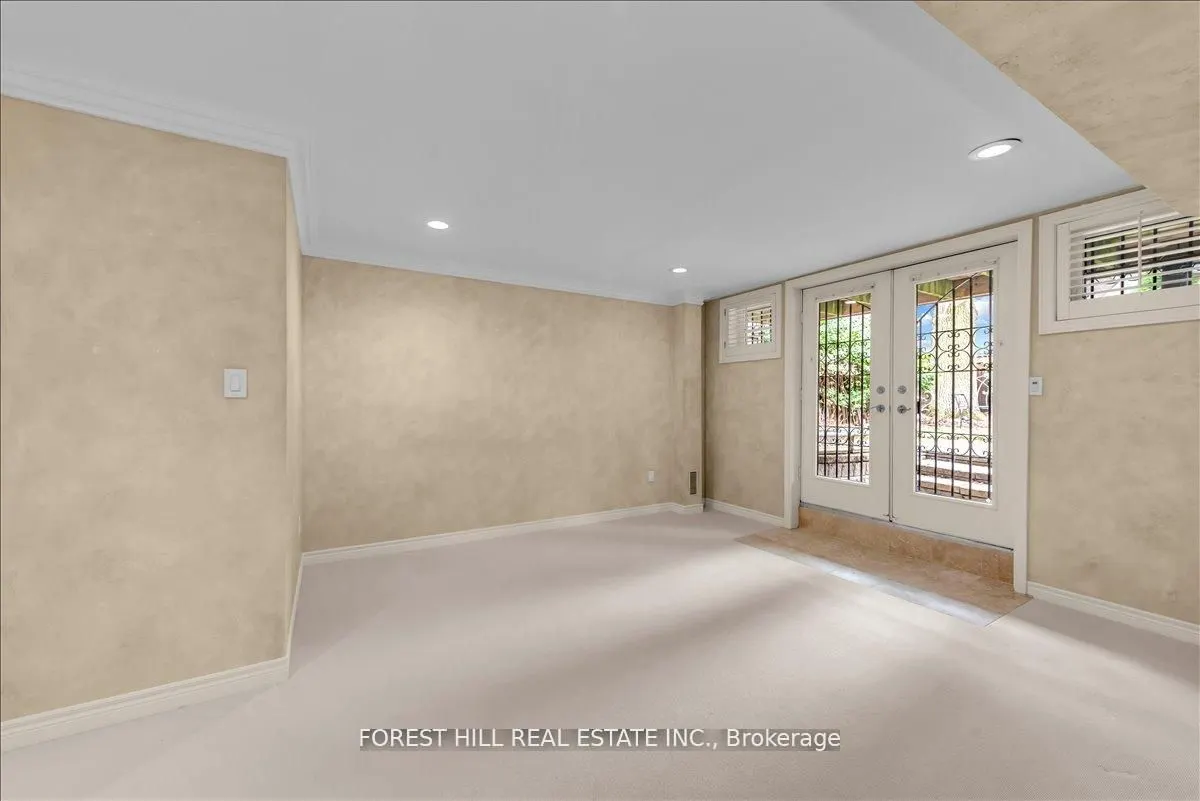 313 Broadway Avenue