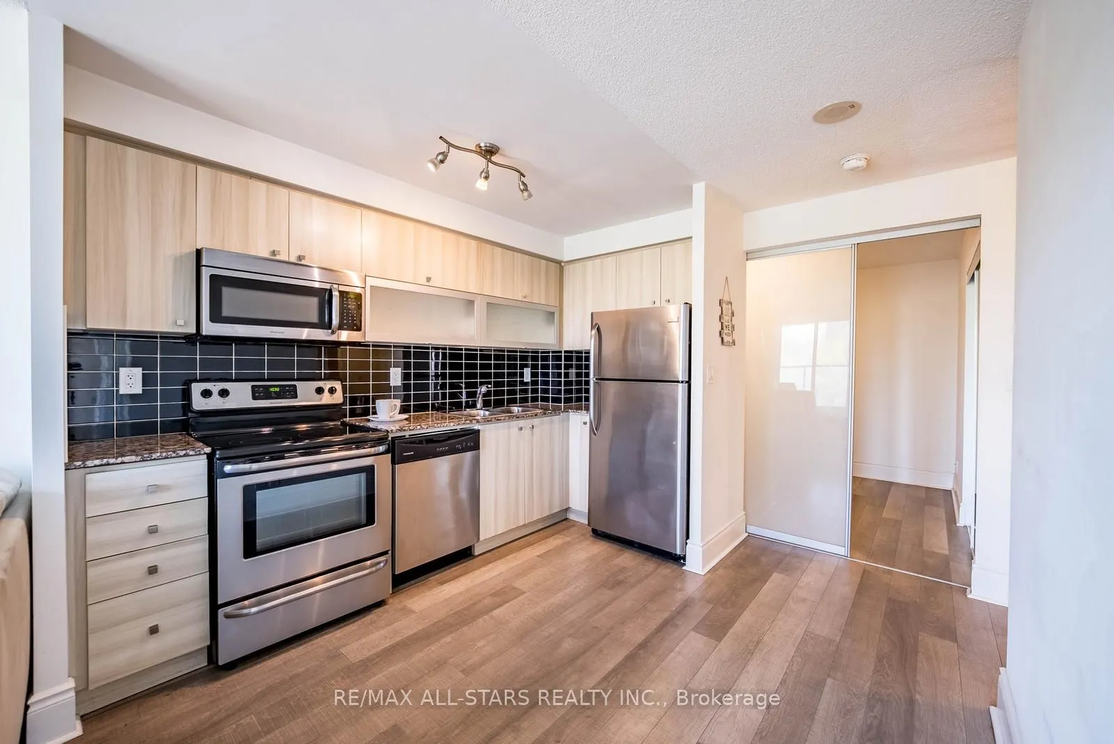 2015 Sheppard Avenue E #407