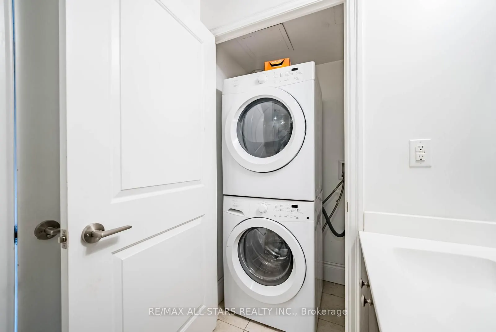 2015 Sheppard Avenue E #407