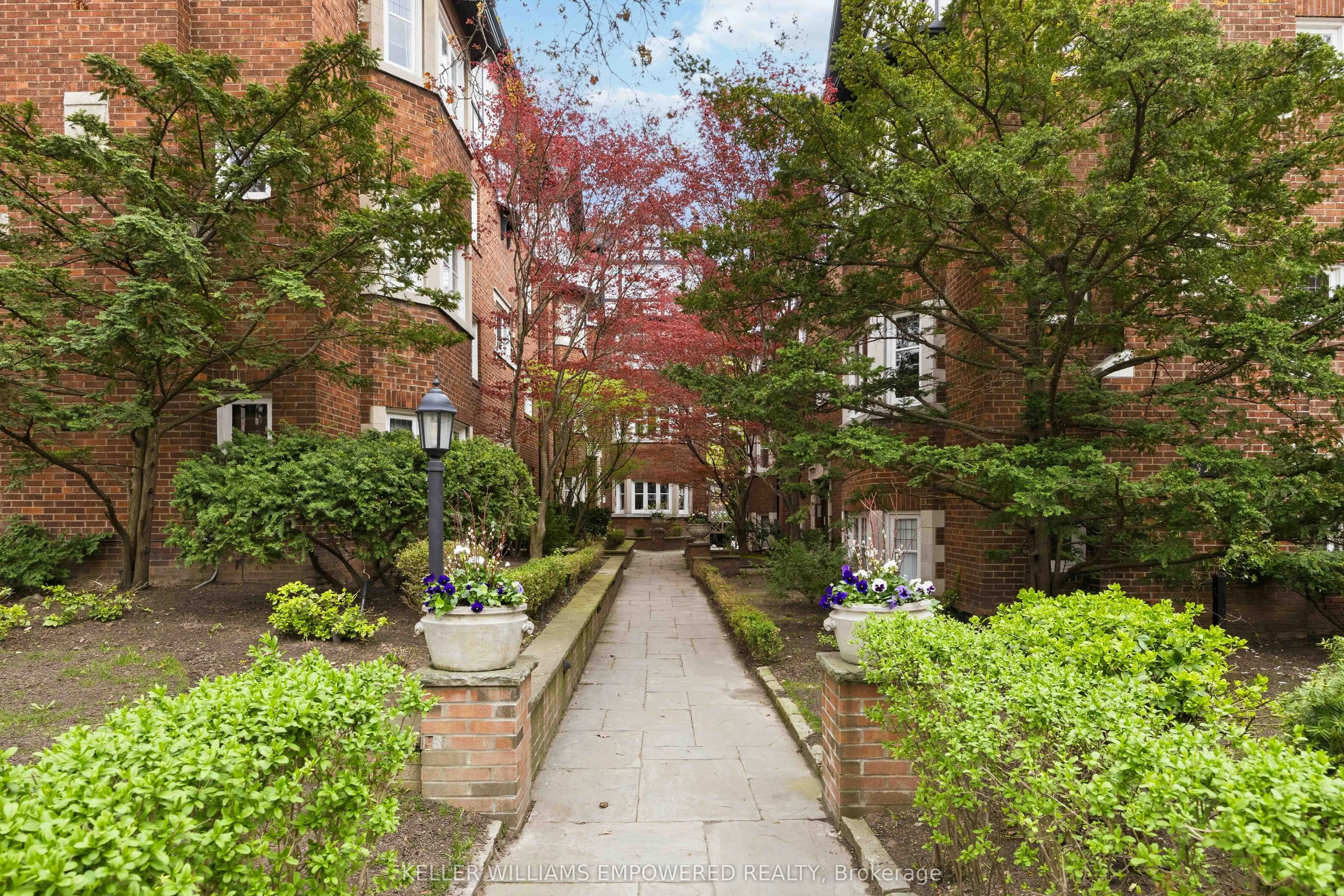 313 Lonsdale Road #7