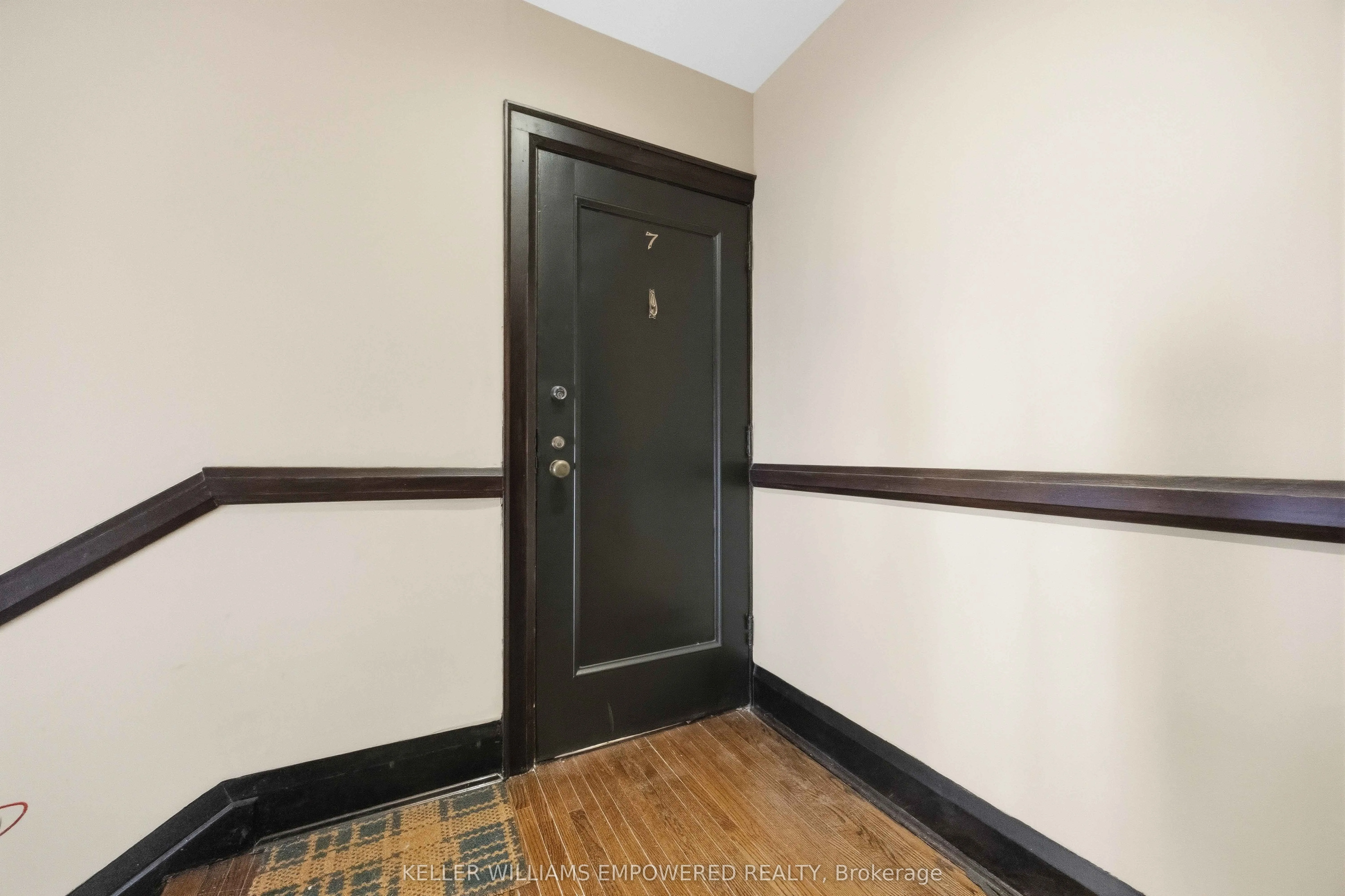 313 Lonsdale Road #7