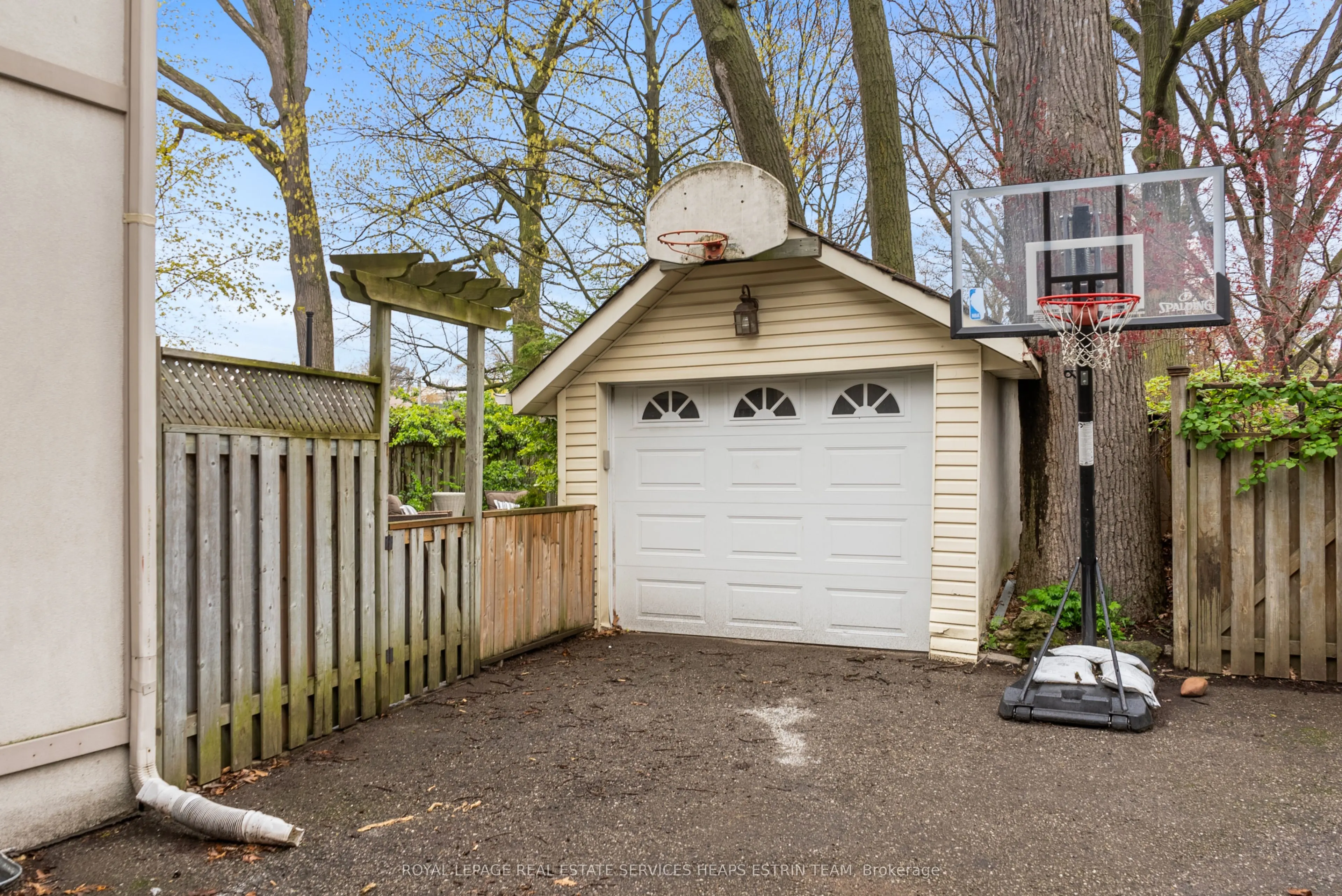 304 Heath Street E