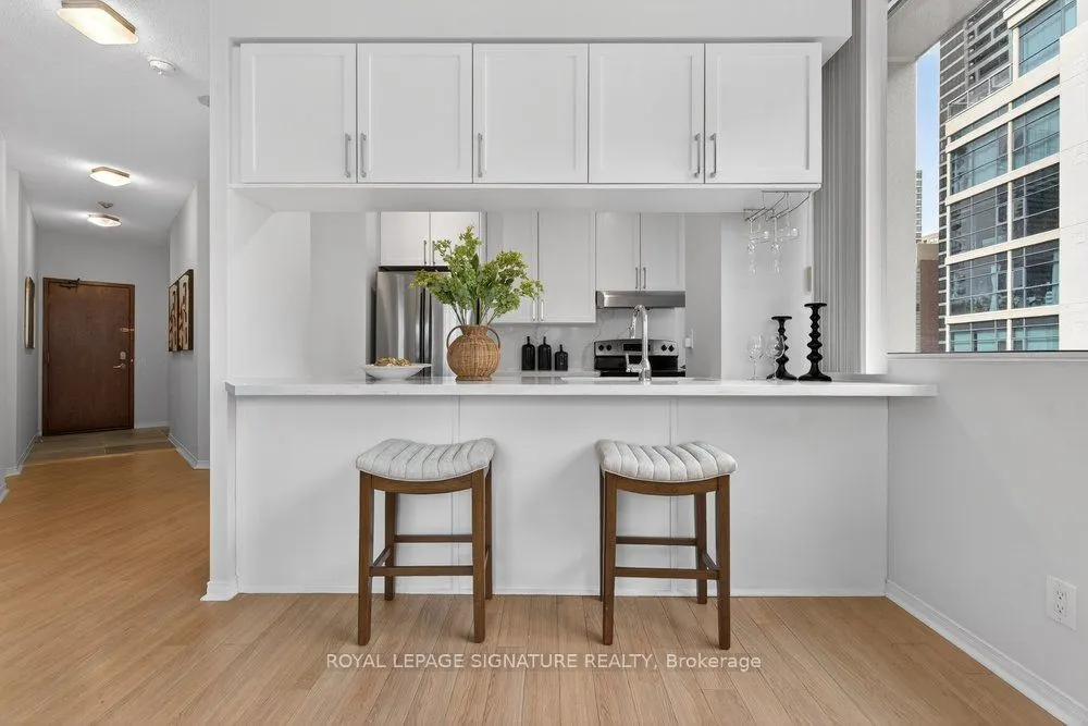 555 Yonge Street #707