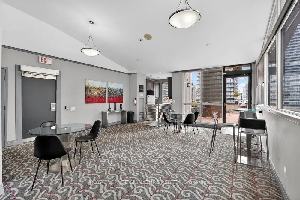 555 Yonge Street #707