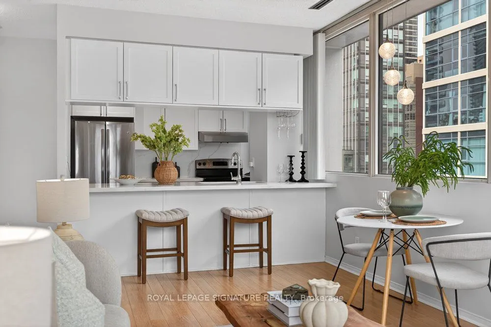 555 Yonge Street #707