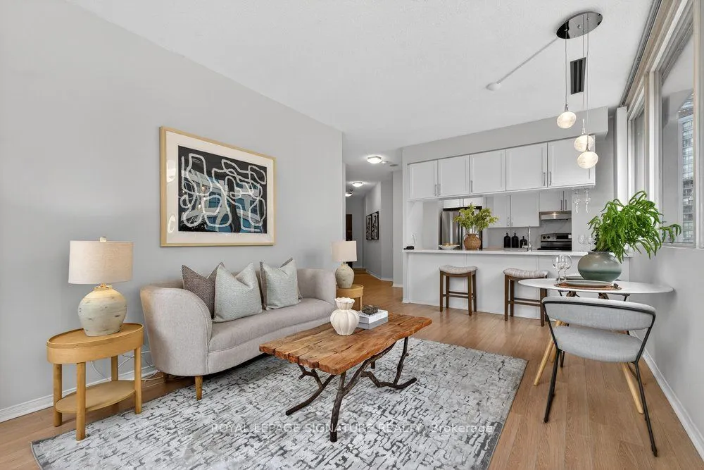 555 Yonge Street #707