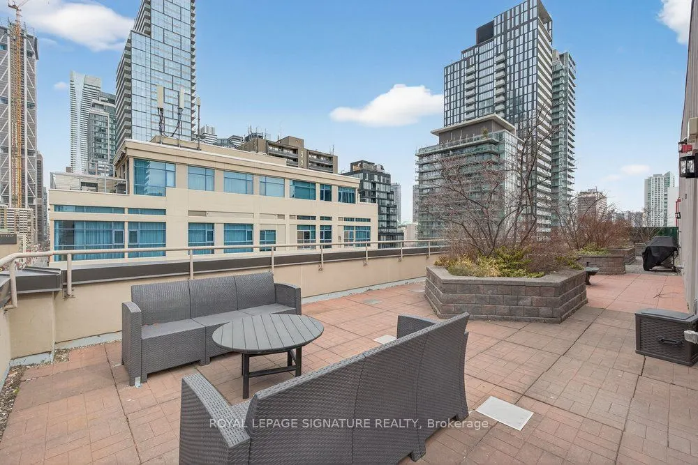 555 Yonge Street #707
