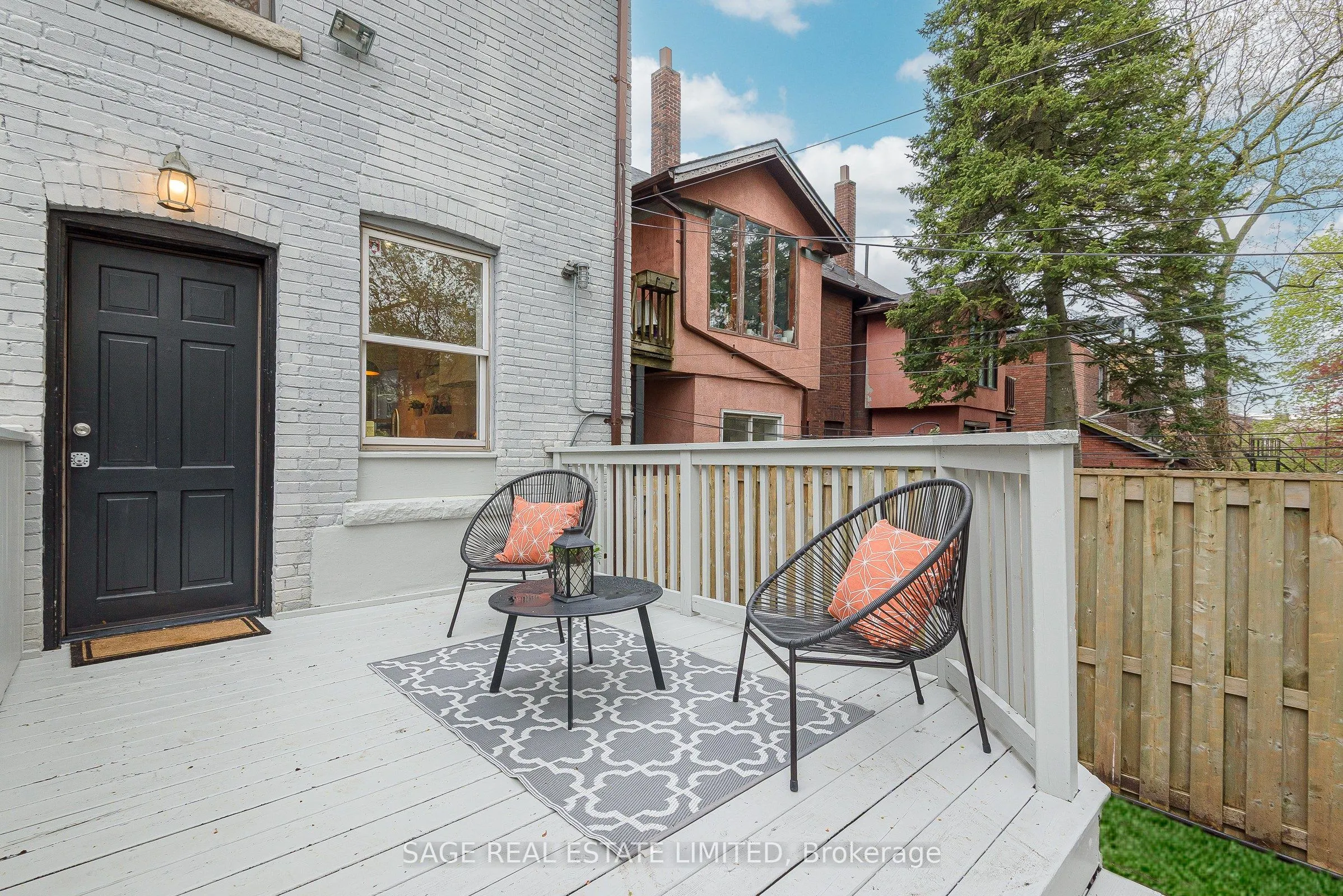 86 Dupont Street