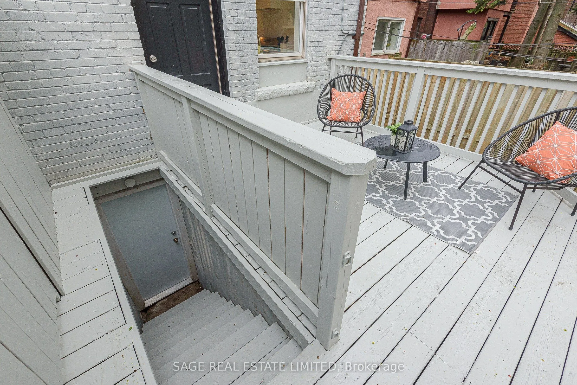86 Dupont Street