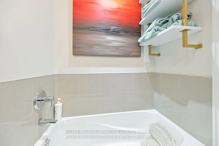 29 Queens Quay E #616