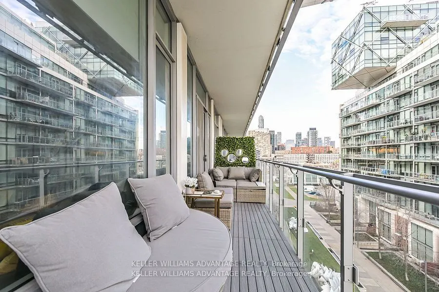 29 Queens Quay E #616