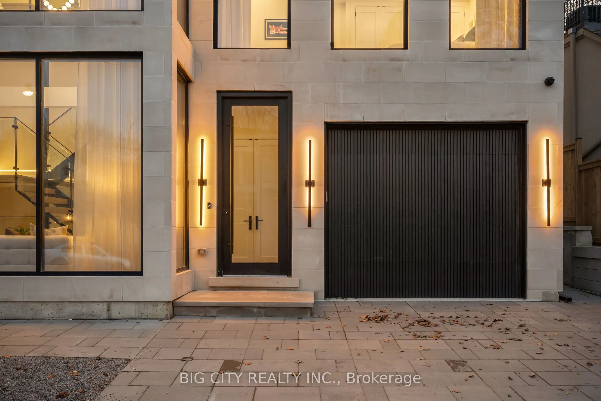 75 Lawrence Crescent