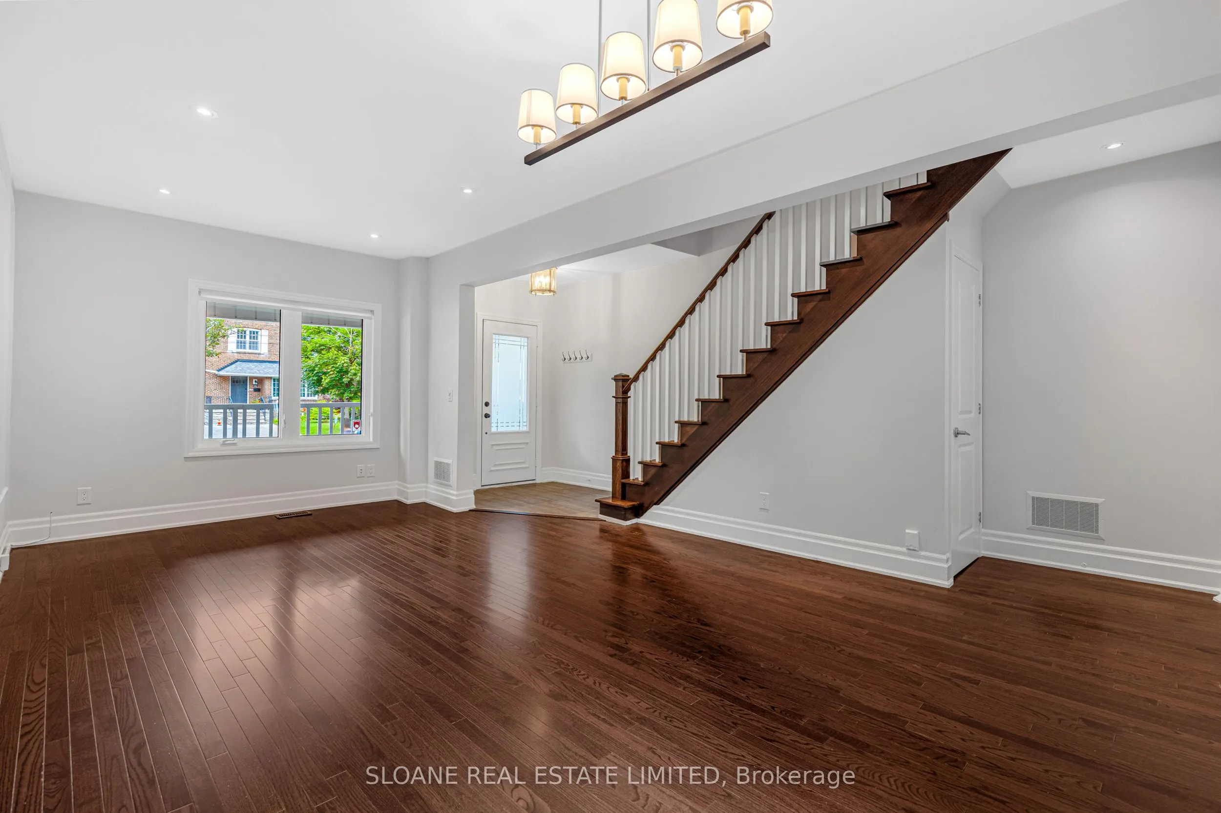 271 St Clair Avenue E
