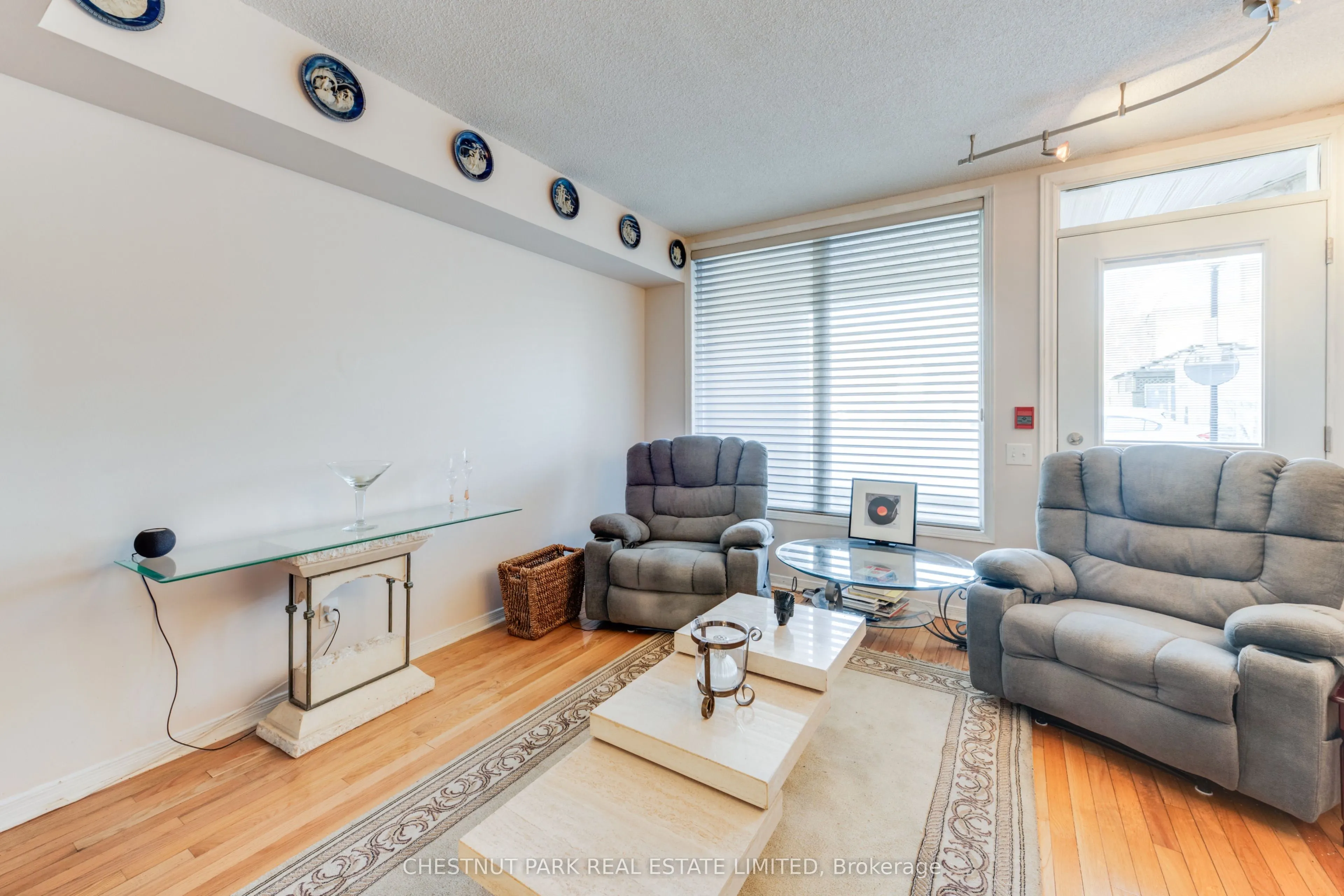 140 Bathurst Street #TH8
