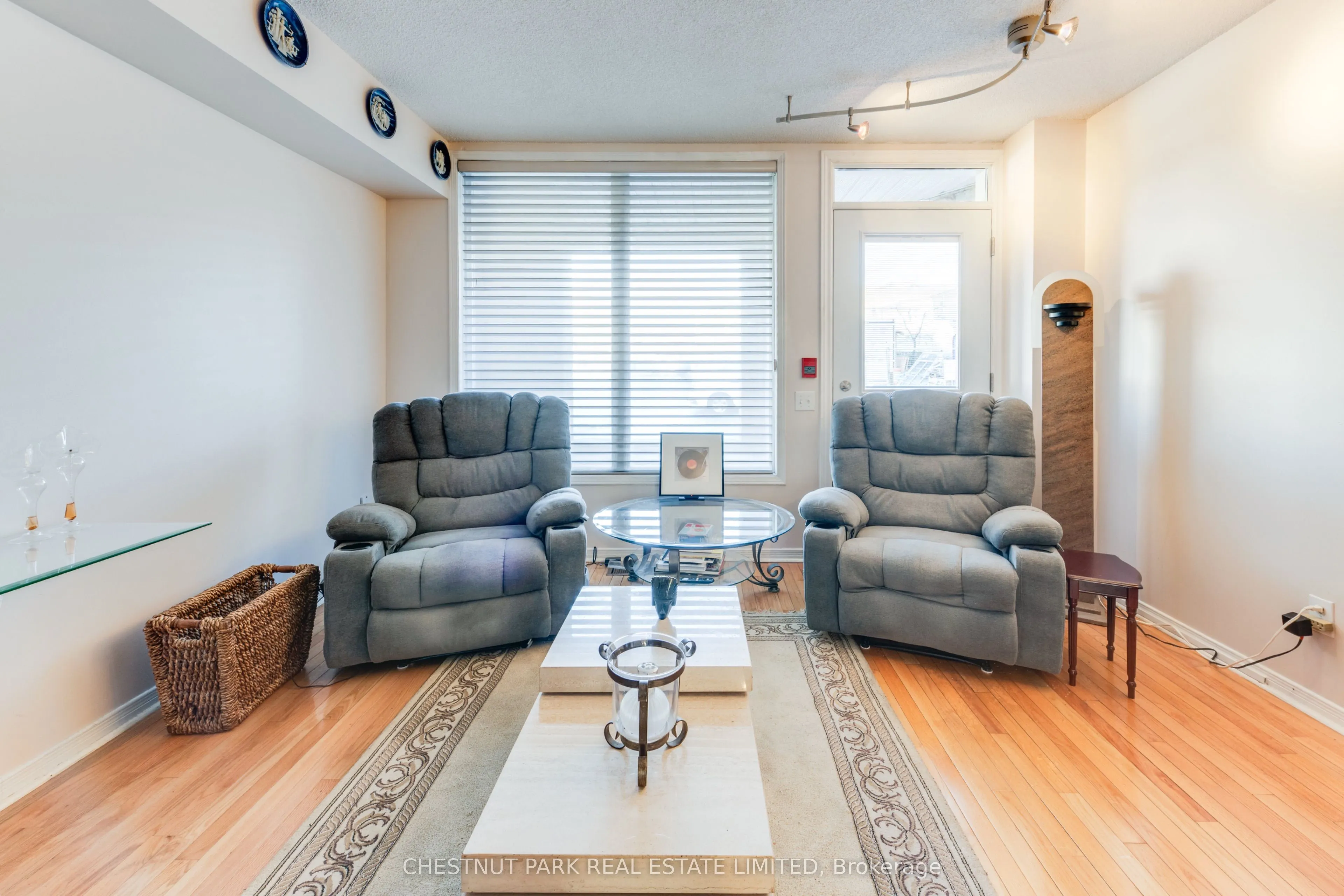 140 Bathurst Street #TH8