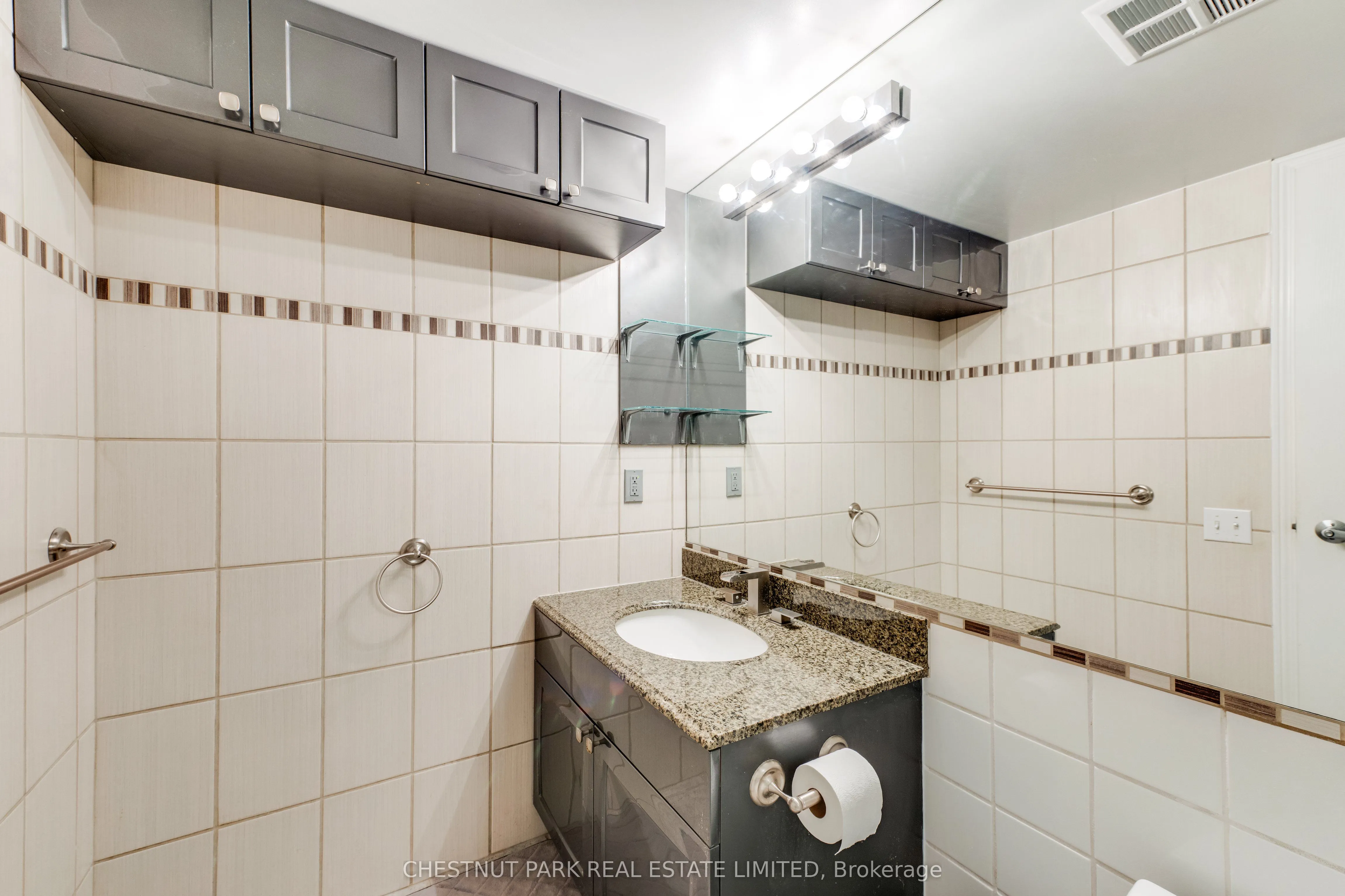 140 Bathurst Street #TH8