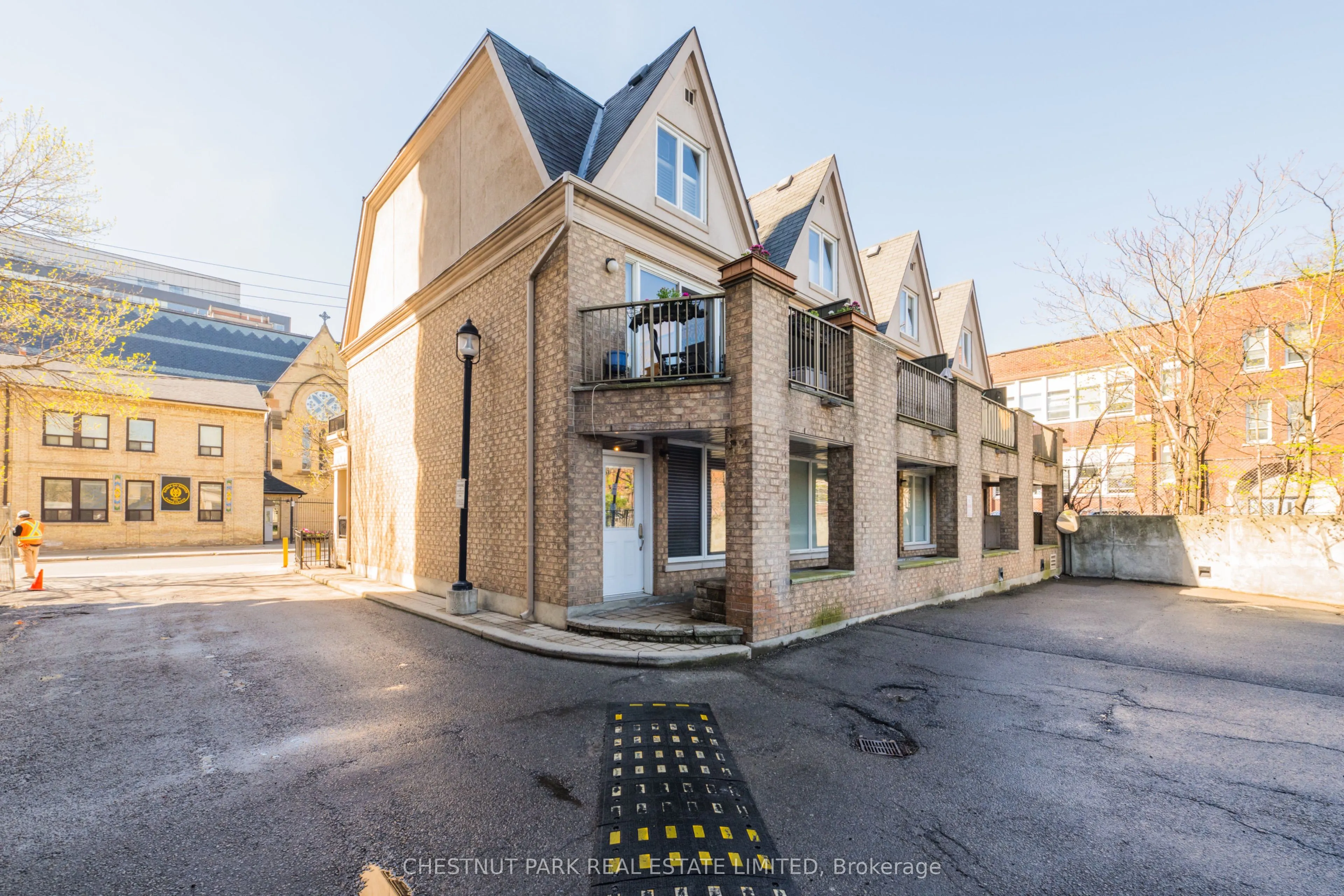 140 Bathurst Street #TH8