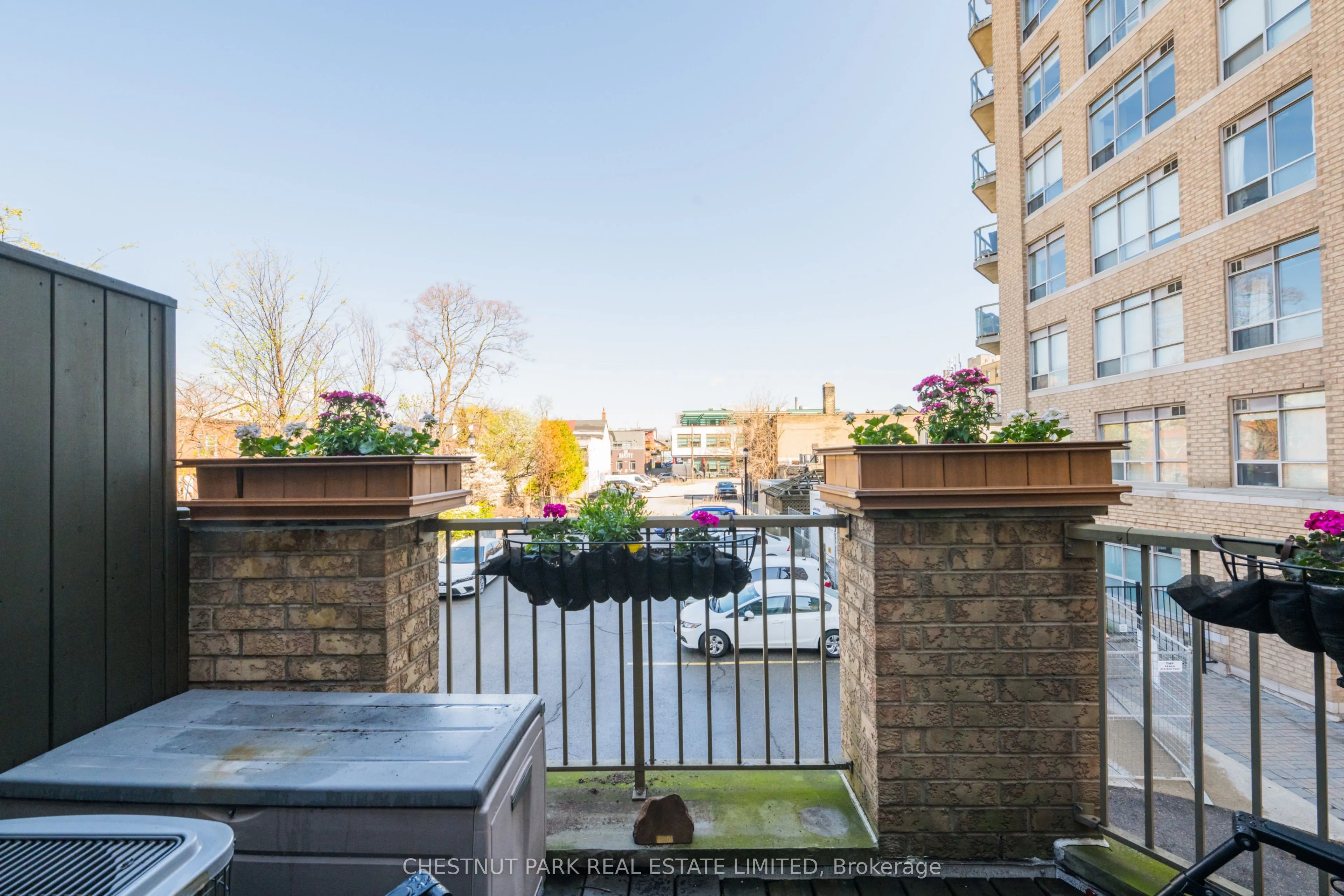 140 Bathurst Street #TH8
