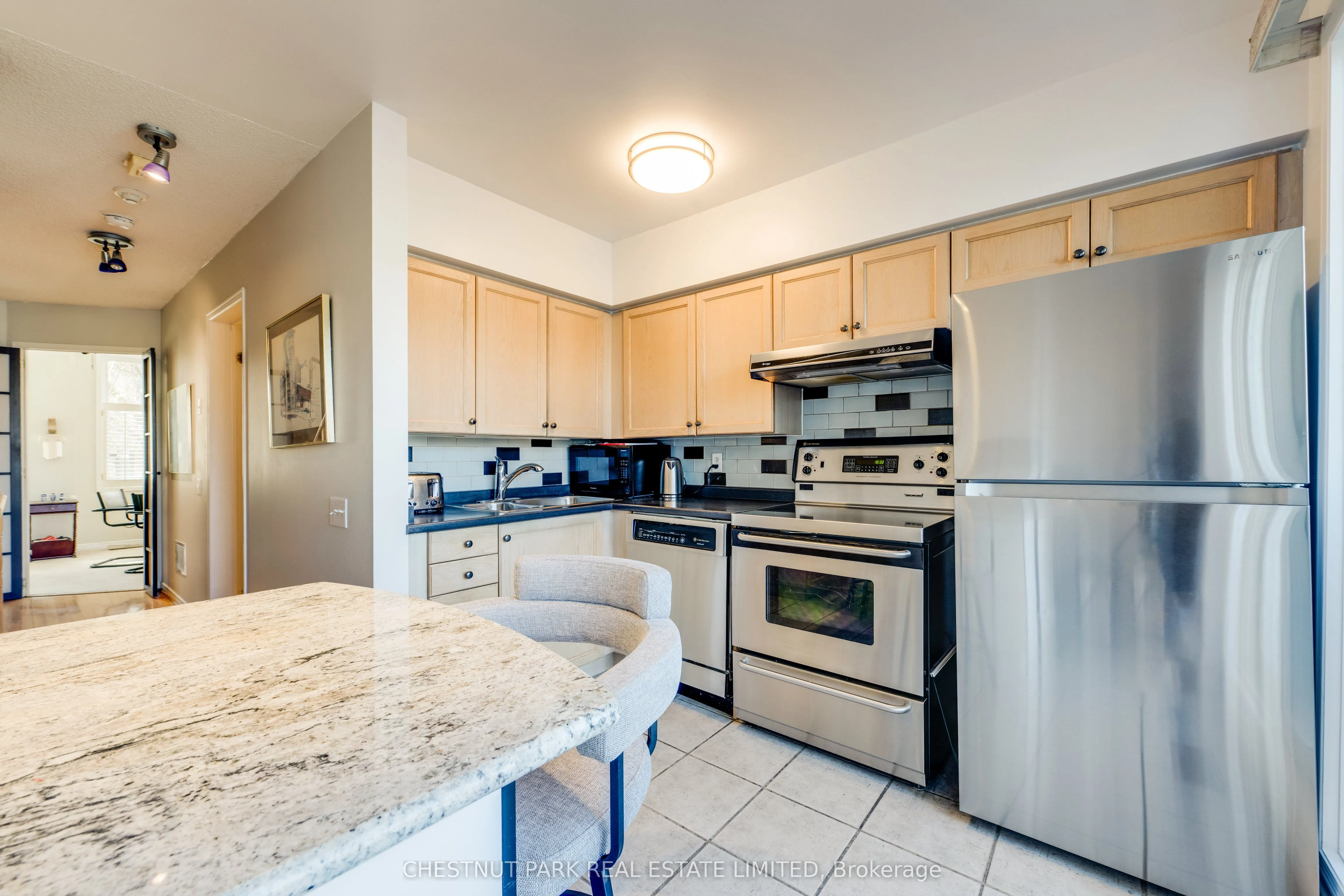 140 Bathurst Street #TH8