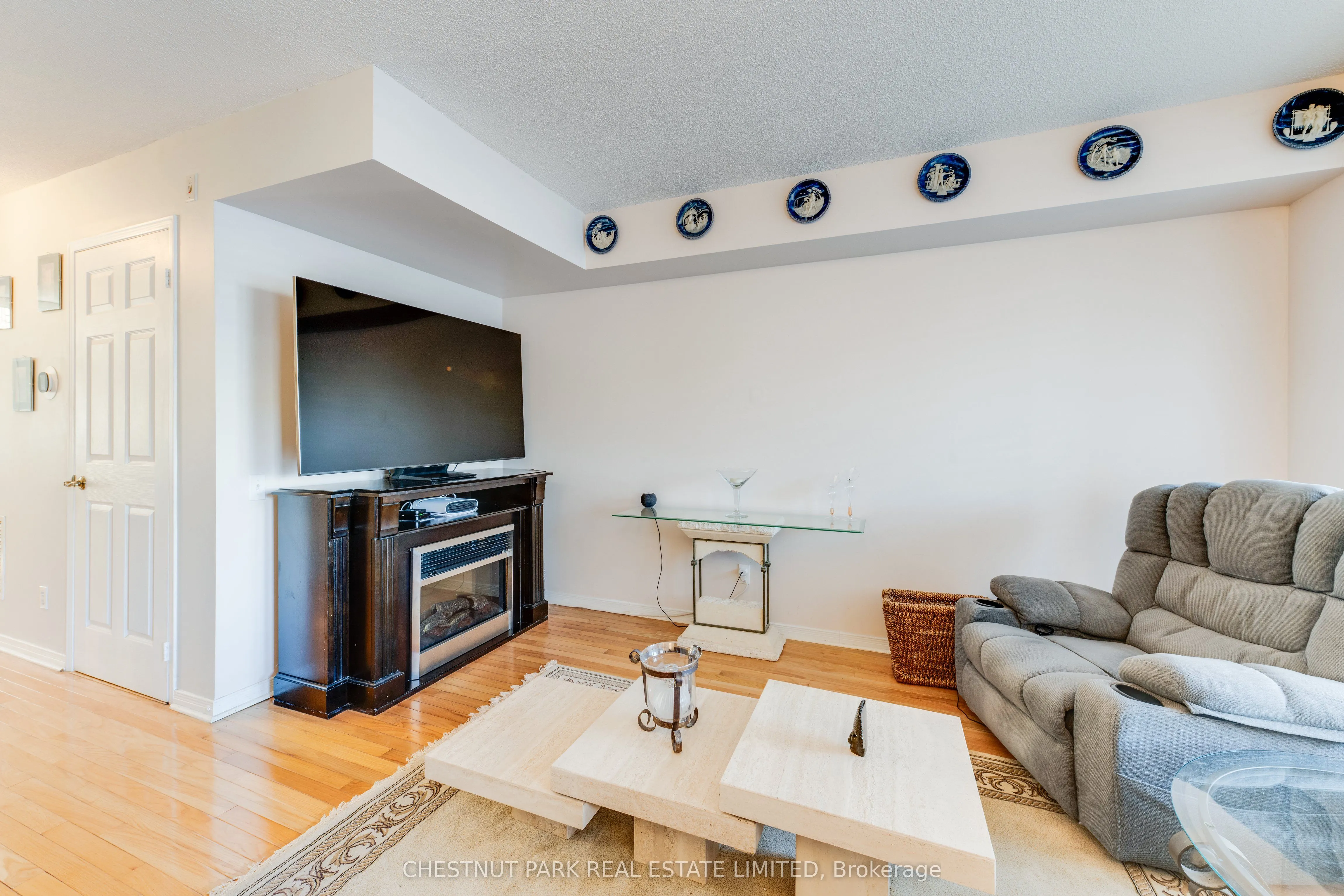 140 Bathurst Street #TH8