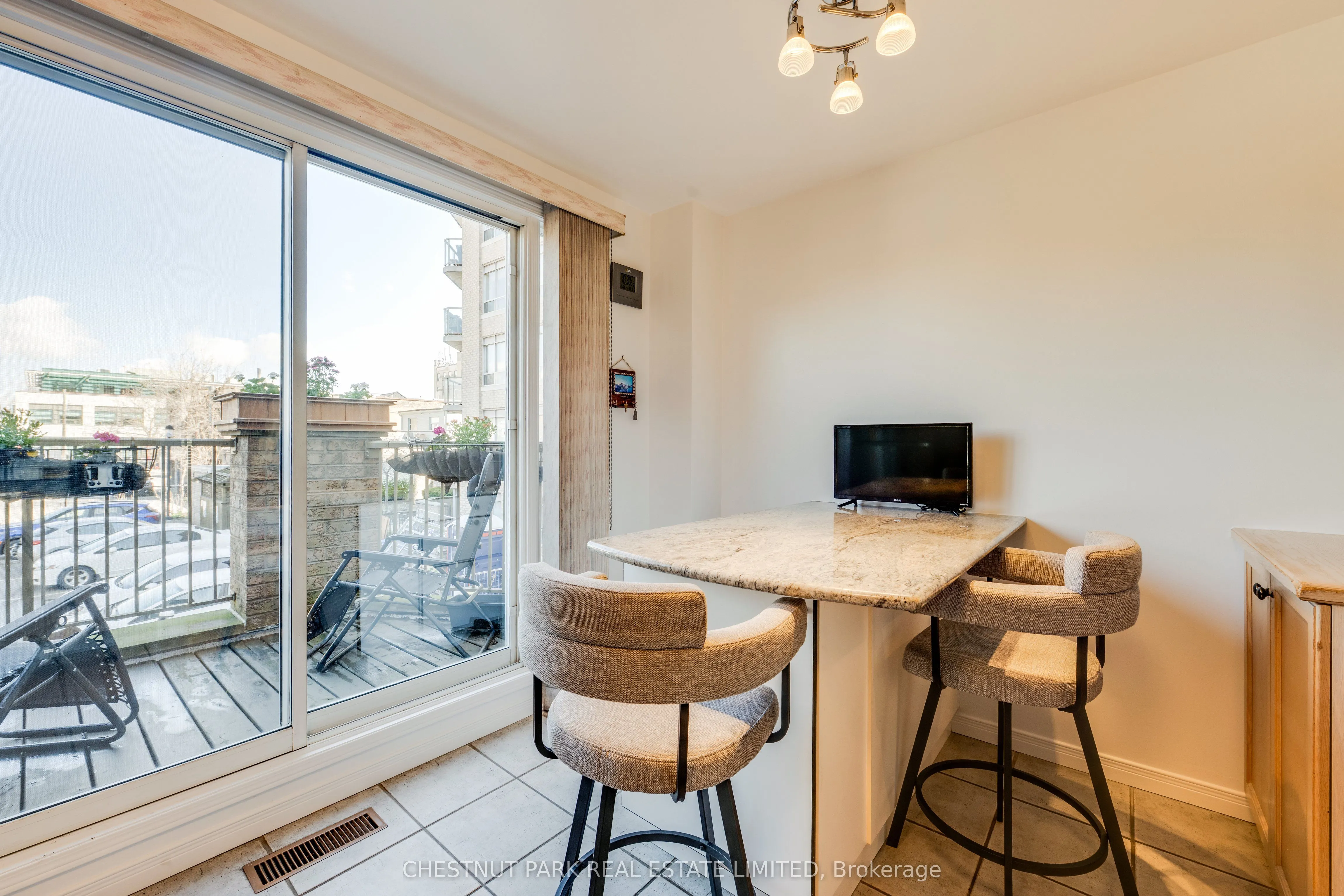 140 Bathurst Street #TH8
