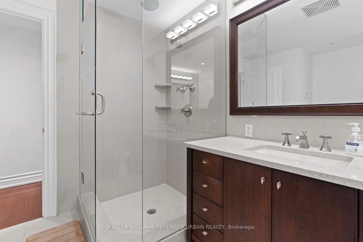 38 Avenue Road #1802