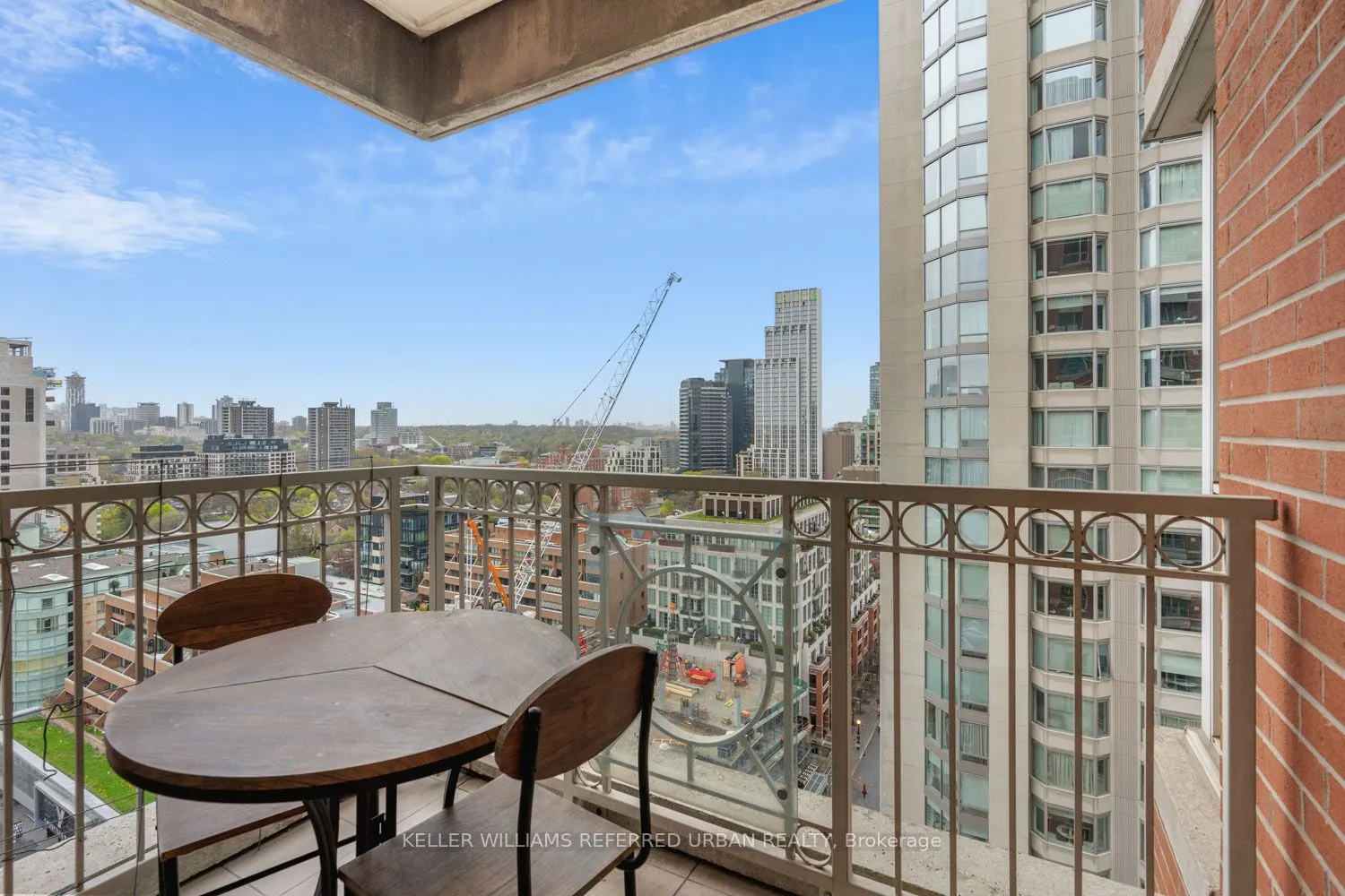 38 Avenue Road #1802