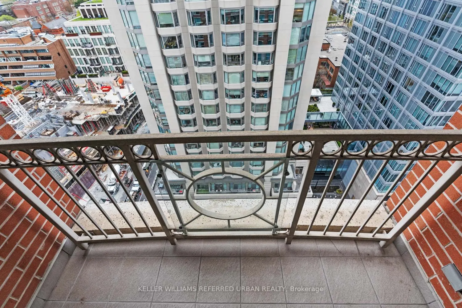 38 Avenue Road #1802