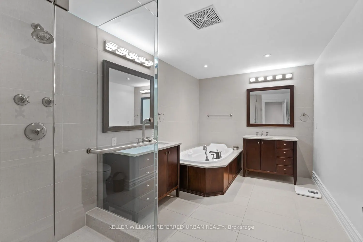 38 Avenue Road #1802