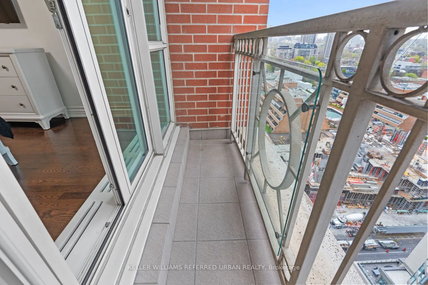 38 Avenue Road #1802